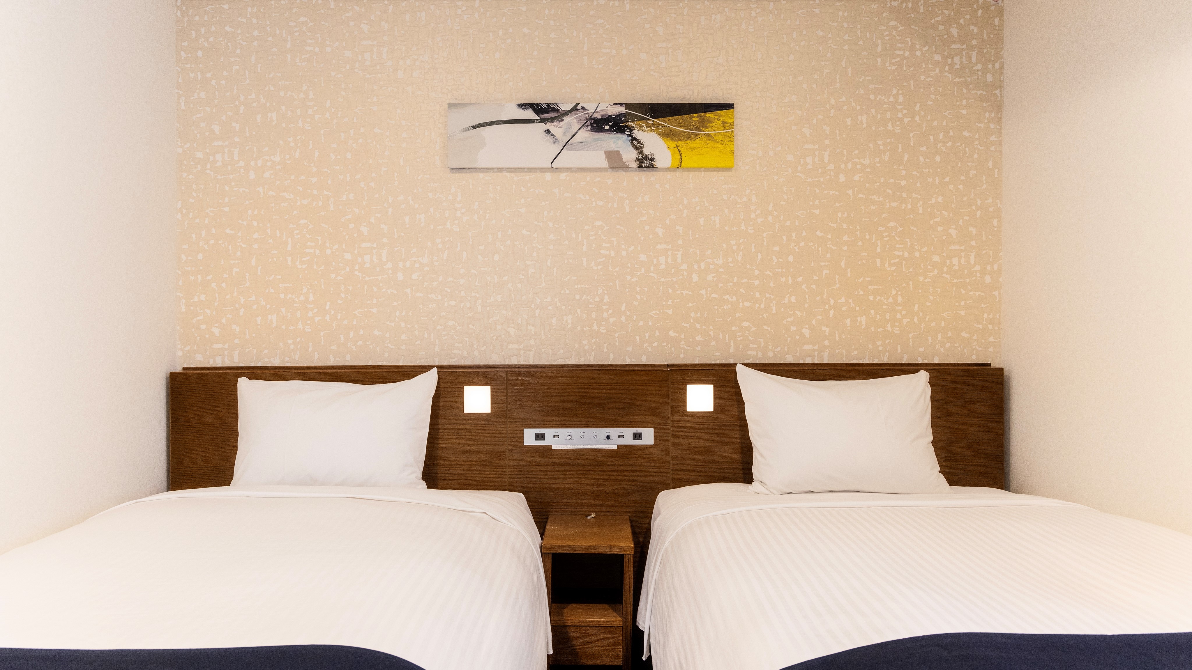 <Renewal twin room (example)> Size 16.5㎡/Bed width 110cm