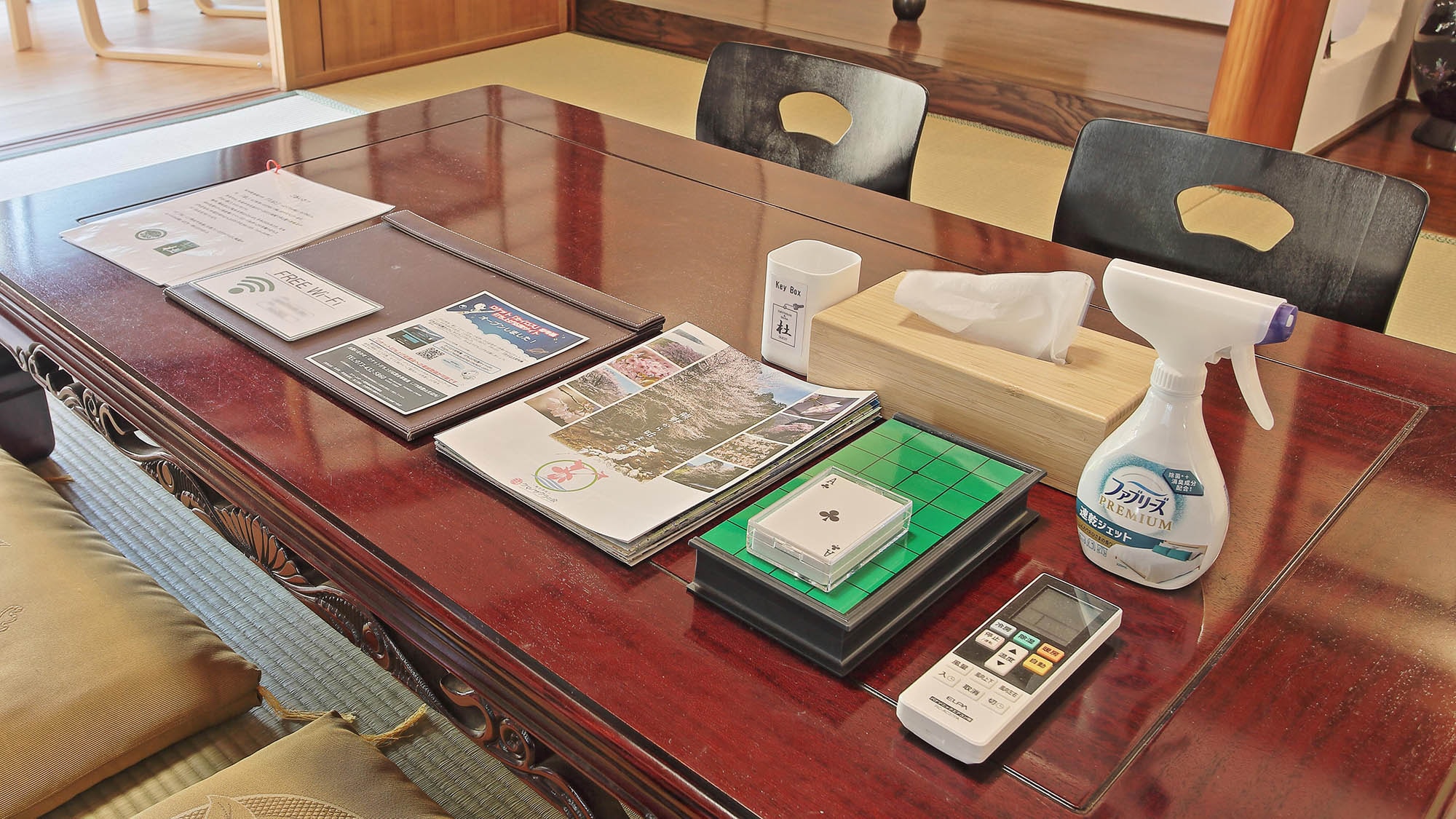 ・[In the rooms] We provide tourist brochures, playing cards, air fresheners, etc.