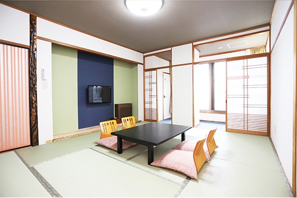 10 tatami Japanese-style room with toilet