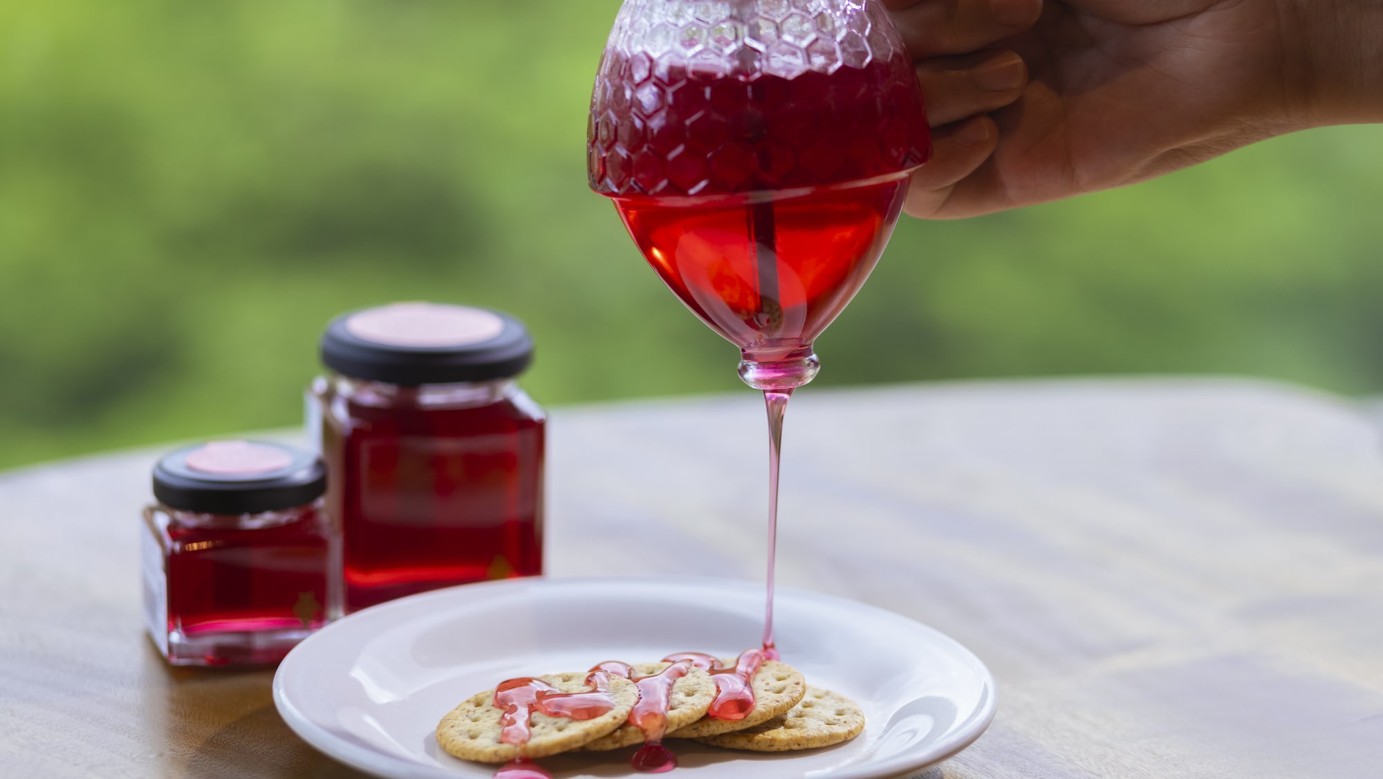 [Lounge service] At the honey buffet, red honey with a refreshing aronia flavor is also popular.