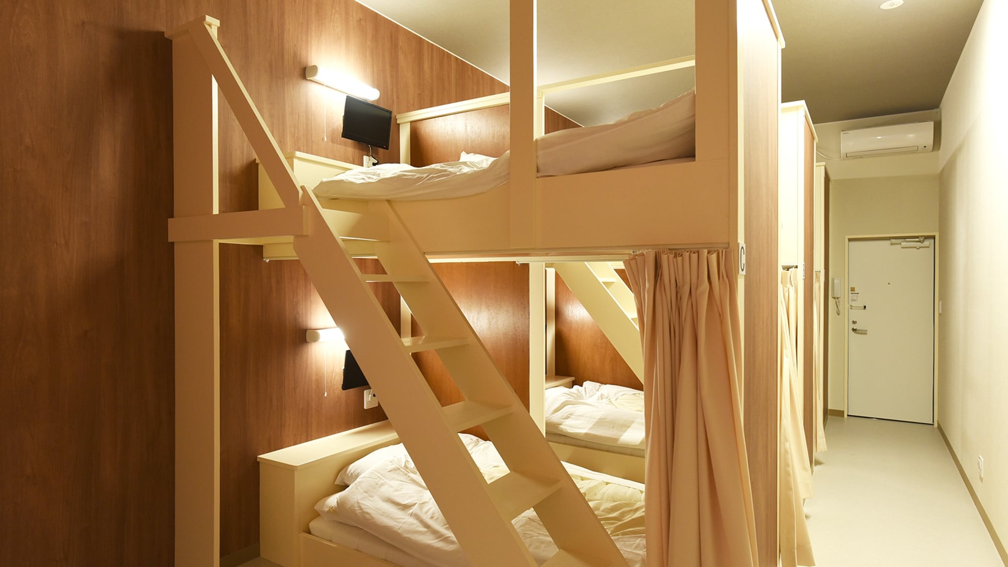 [An example of a guest room] Large room (bunk bed). To prevent the spread of the coronavirus, each room can be reserved for private use!