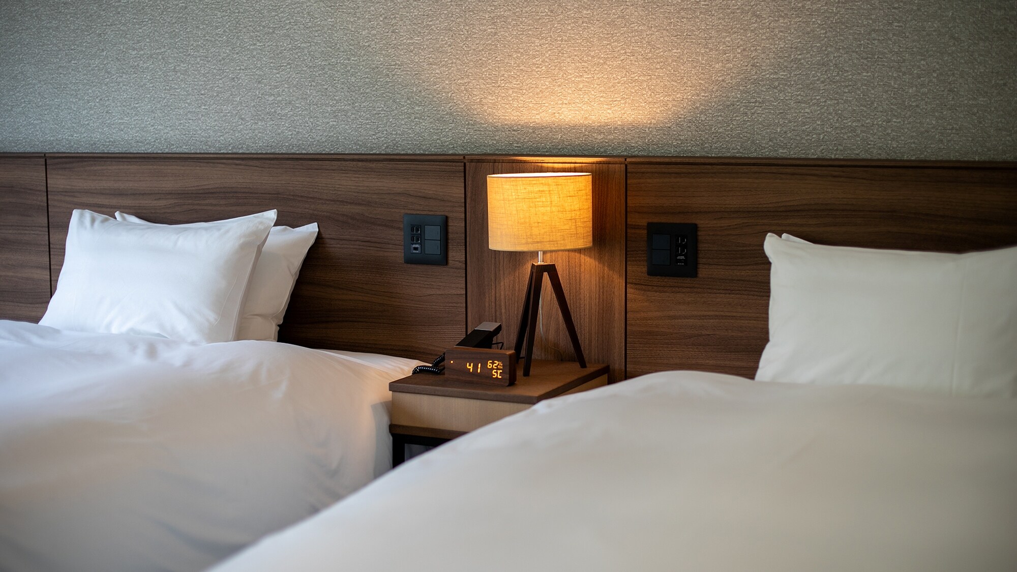 Deluxe Twin Side View