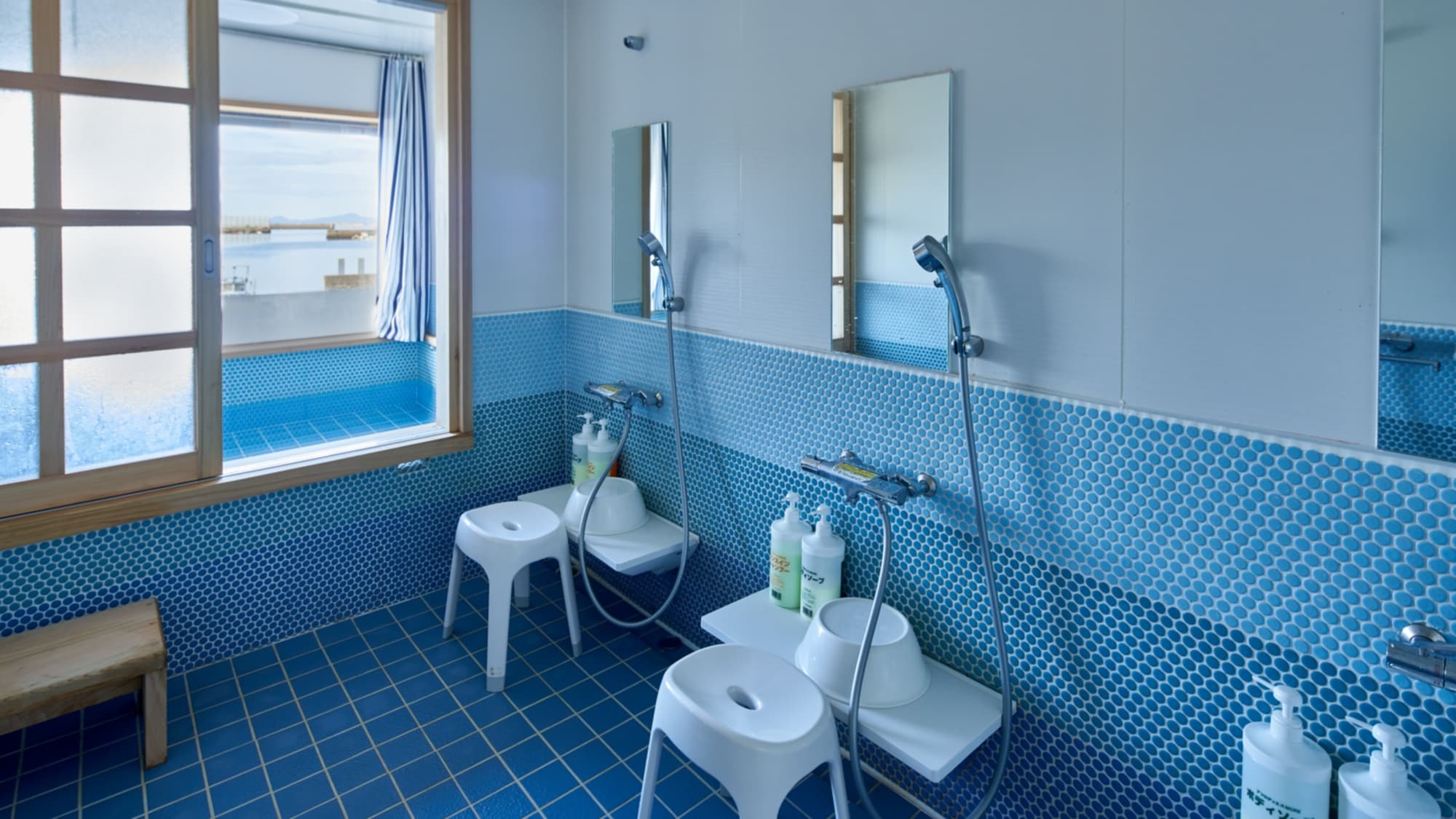 Panoramic bath