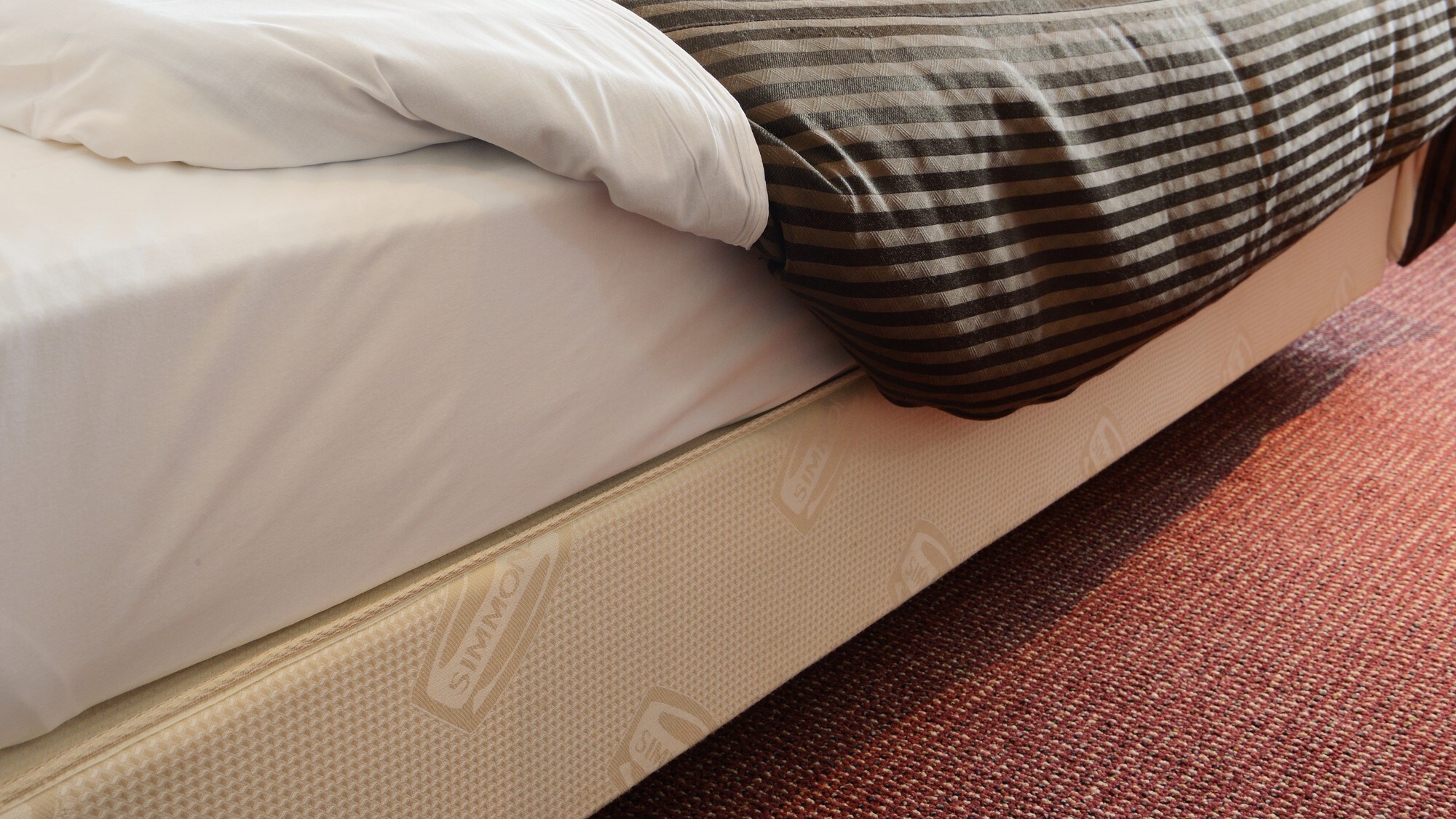 ● All rooms use Simmons beds