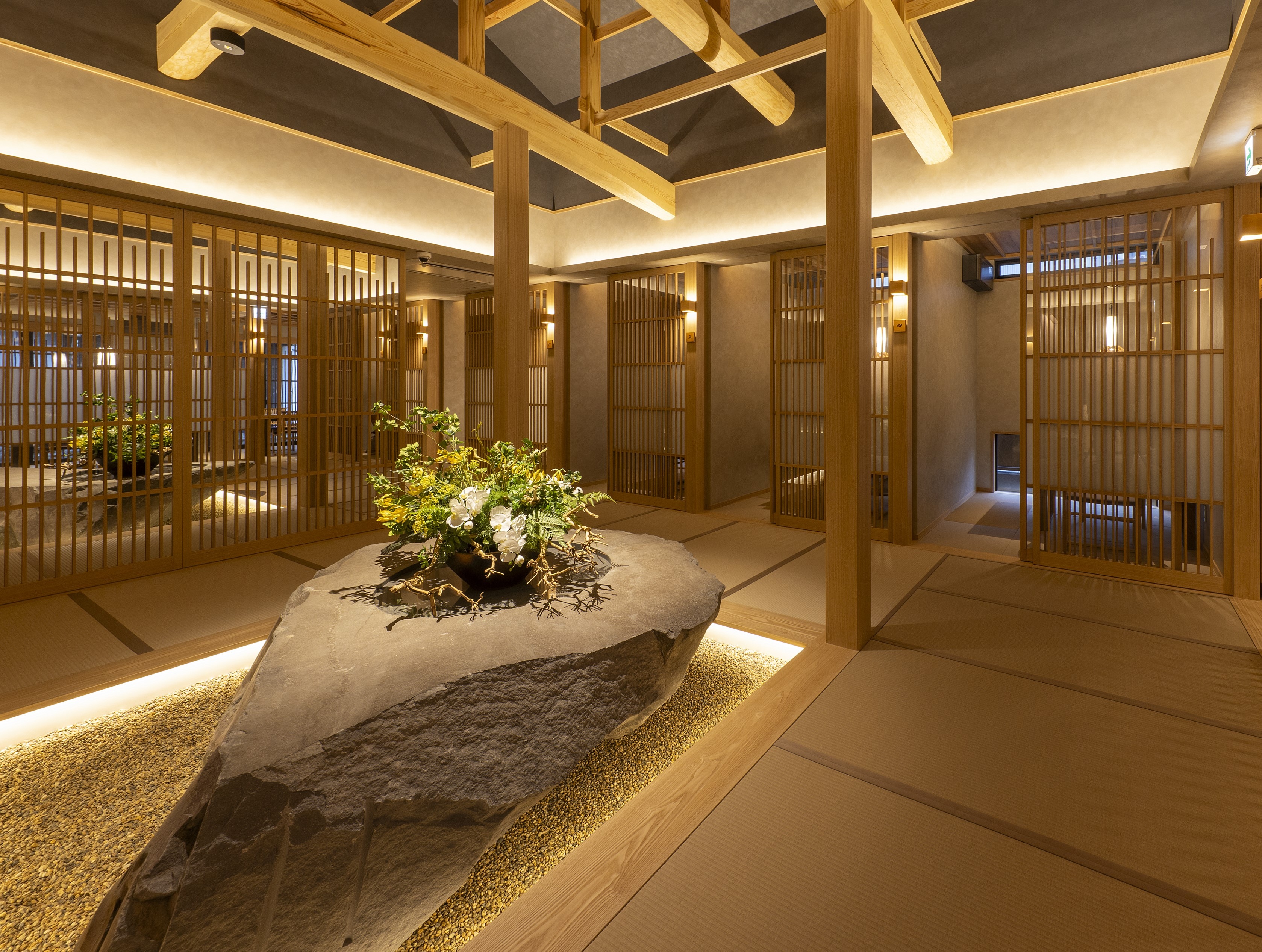 Interior of the private dining room "Suiren"