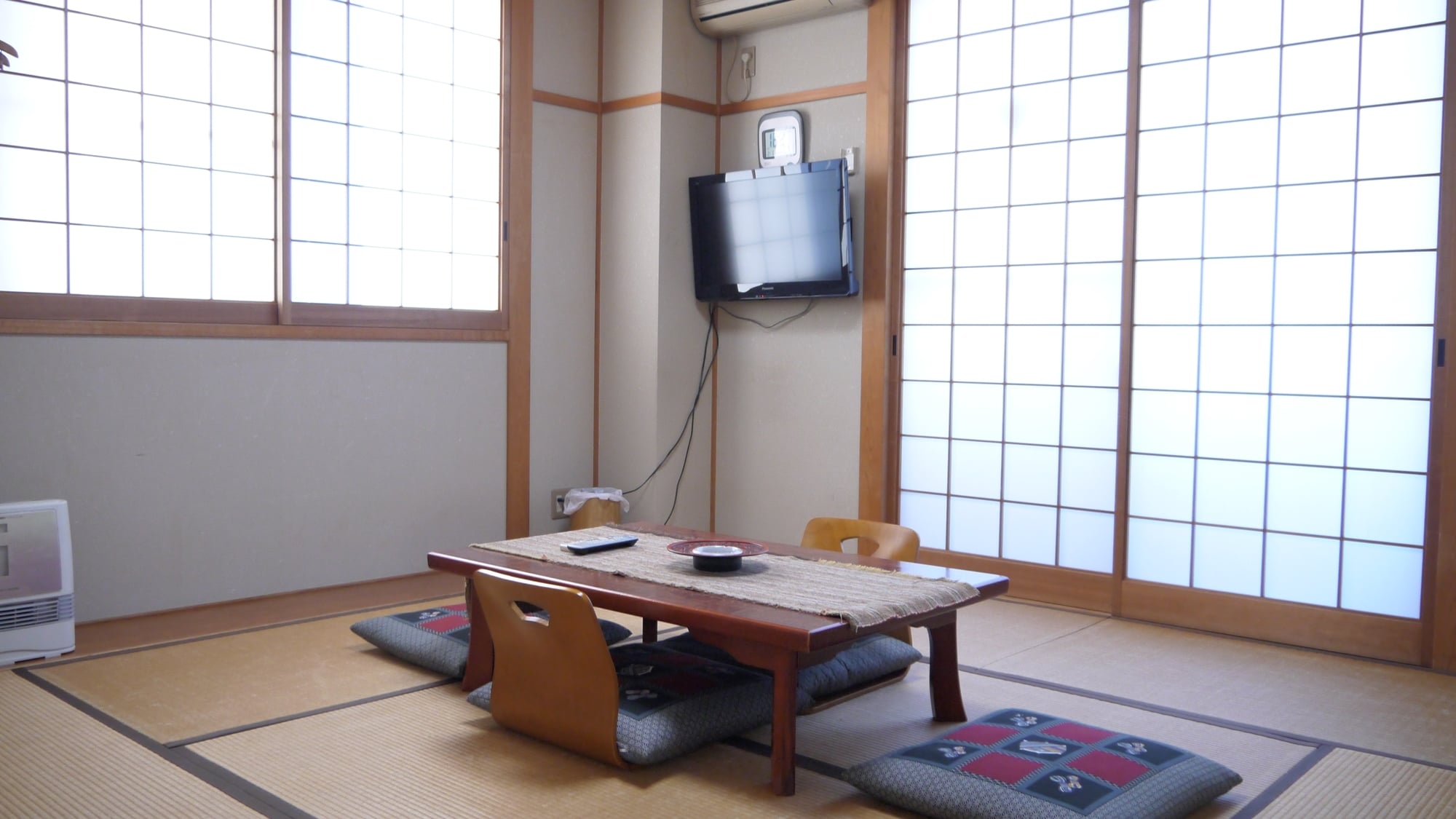 *Heiseikan Rooms: We offer Japanese-style rooms where you can relax. Please enjoy your stay in a Japanese-style room nestled in the middle of the island.