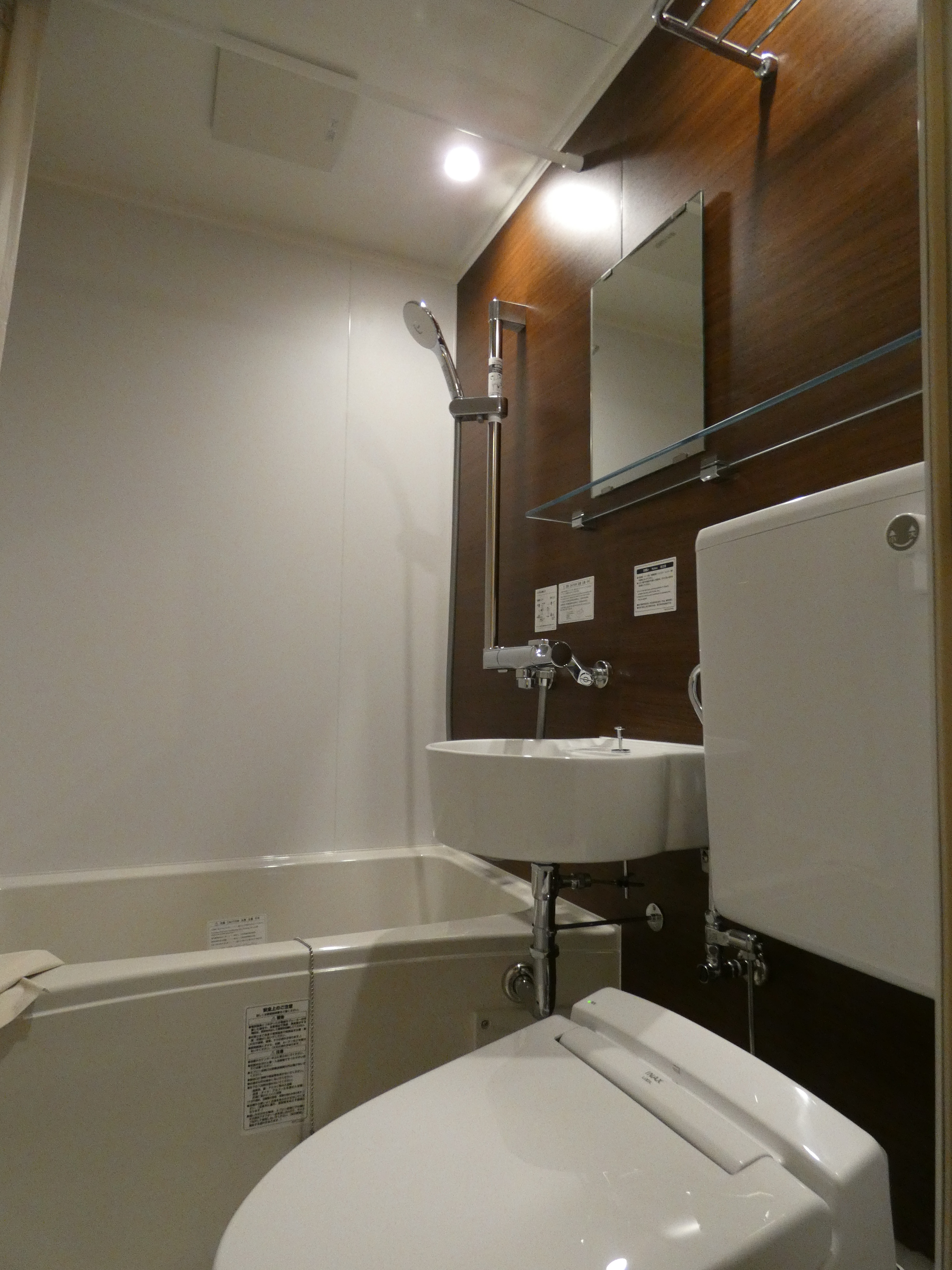 Guest room unit bath B
