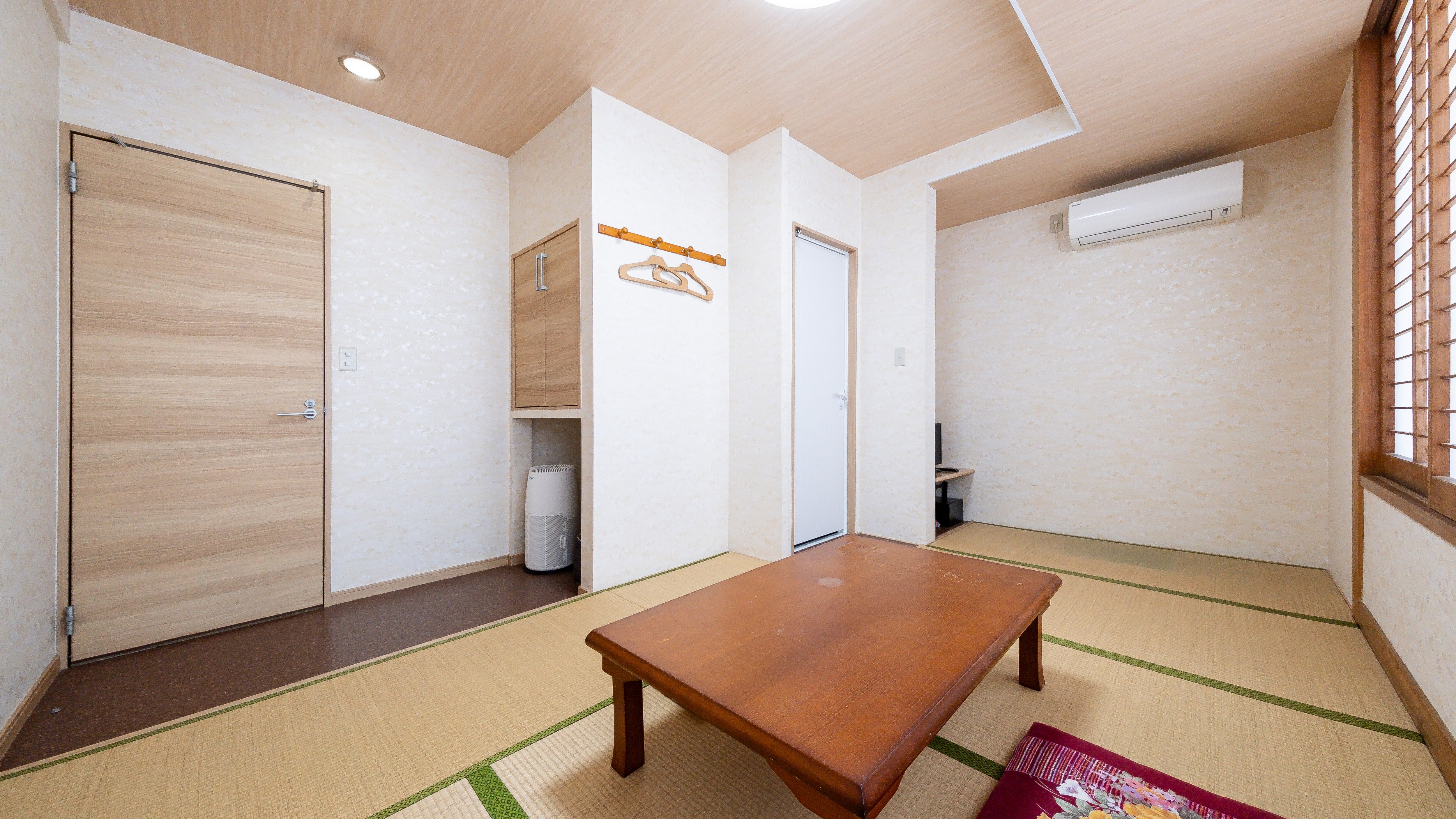 [Non-smoking] Japanese-style compact room for 1-2 people