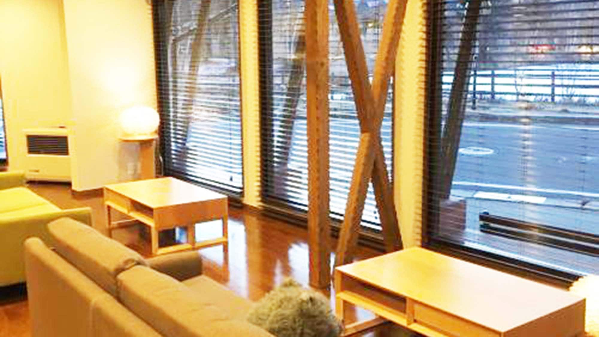 -Lounge space is also available.