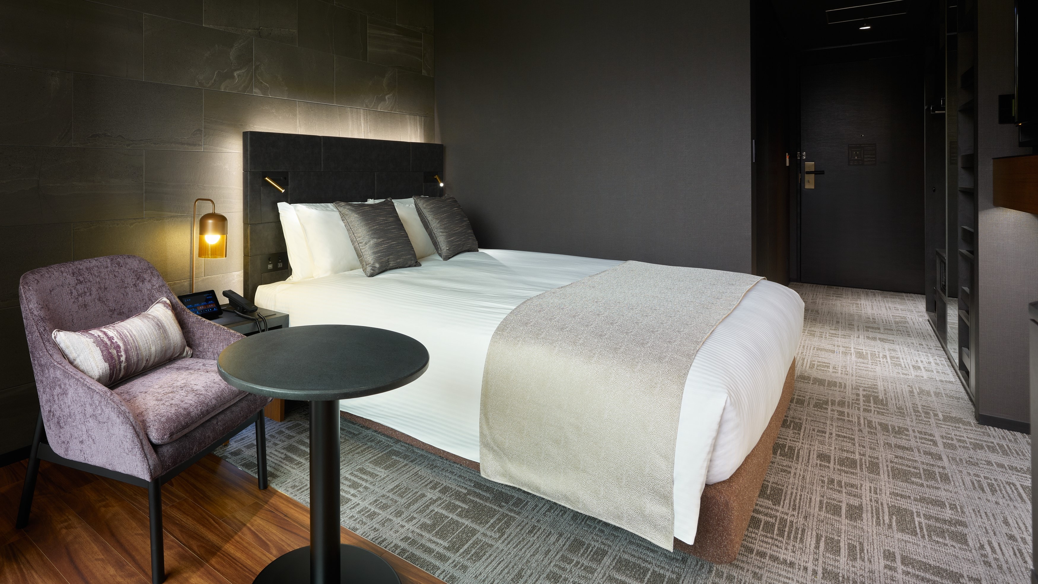 [A room that is designed to be barrier-free and comfortable even in a wheelchair] Accessible Queen (22.