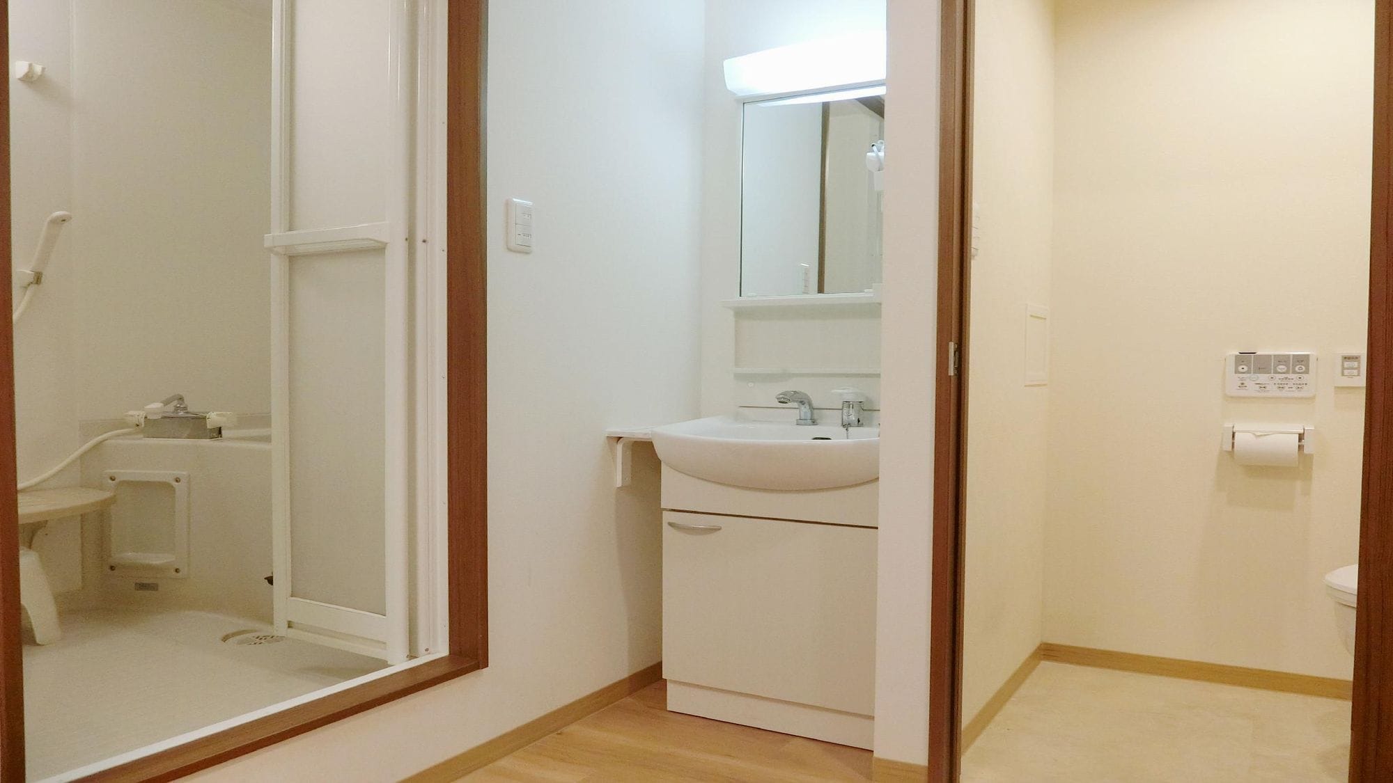 Separate guest room example: with vanity