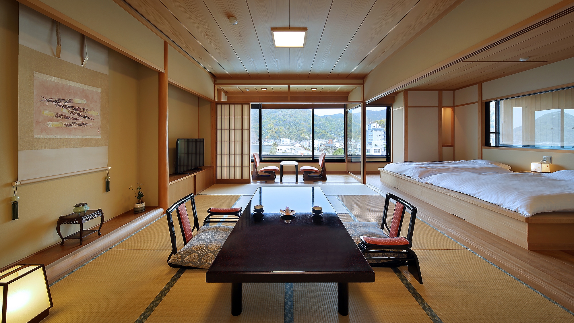 Japanese-Western room with half open-air bath, 12 tatami mats "Flower/Sea"