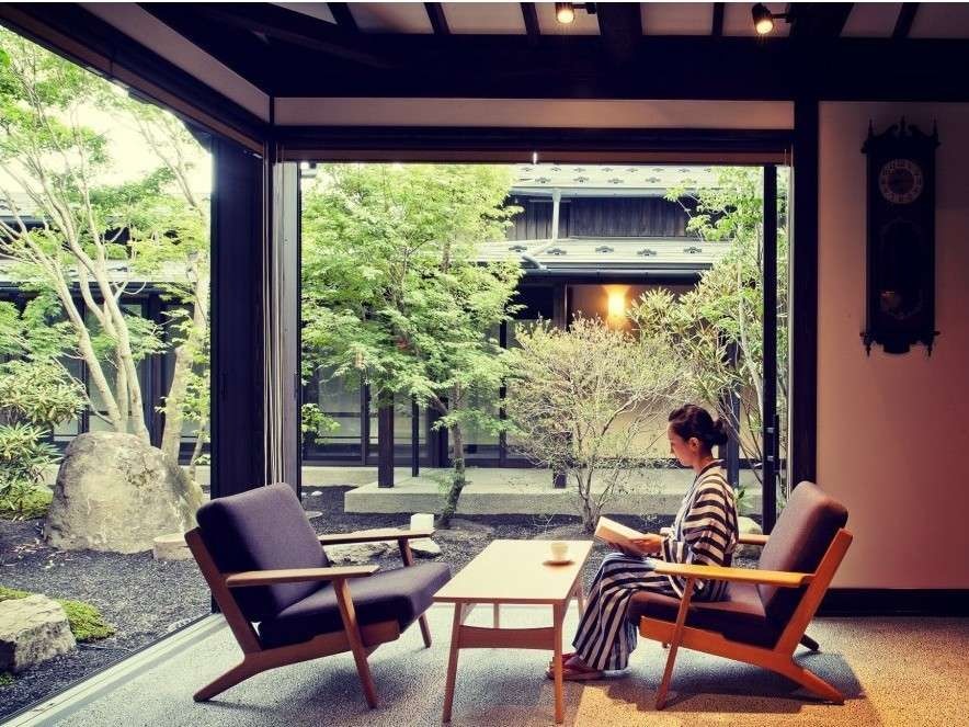 "Yamaboshi" is a lounge where you can relax while looking at the garden.