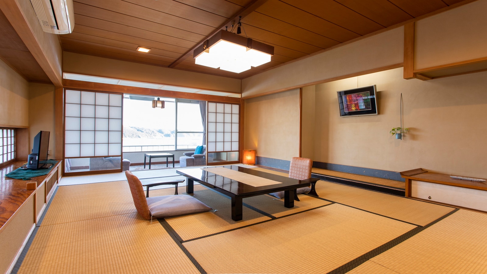 ■ Center building general guest room ■ 43㎡ Japanese-style room 12 tatami mats + wide rim, with bath and toilet
