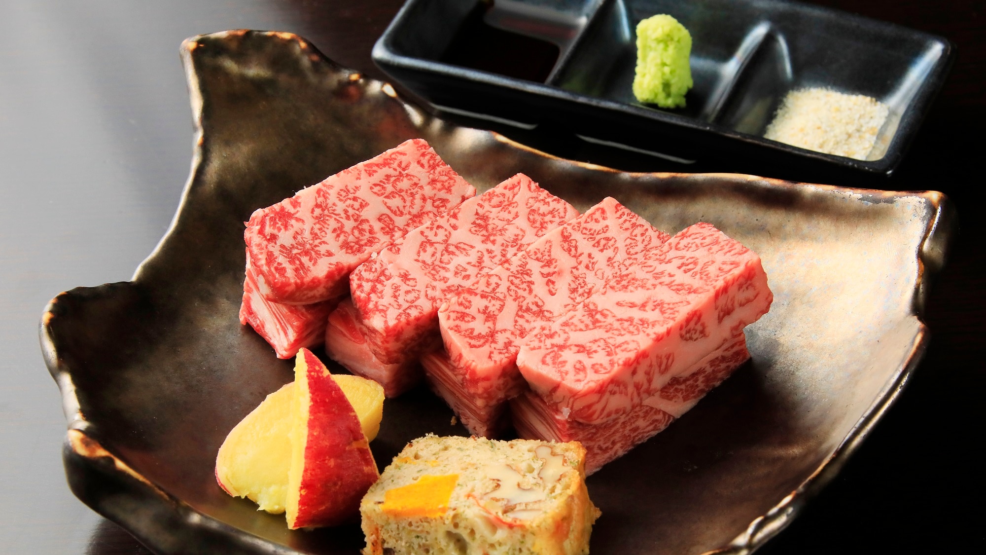 [Dinner] The main dish is freshly grilled steak