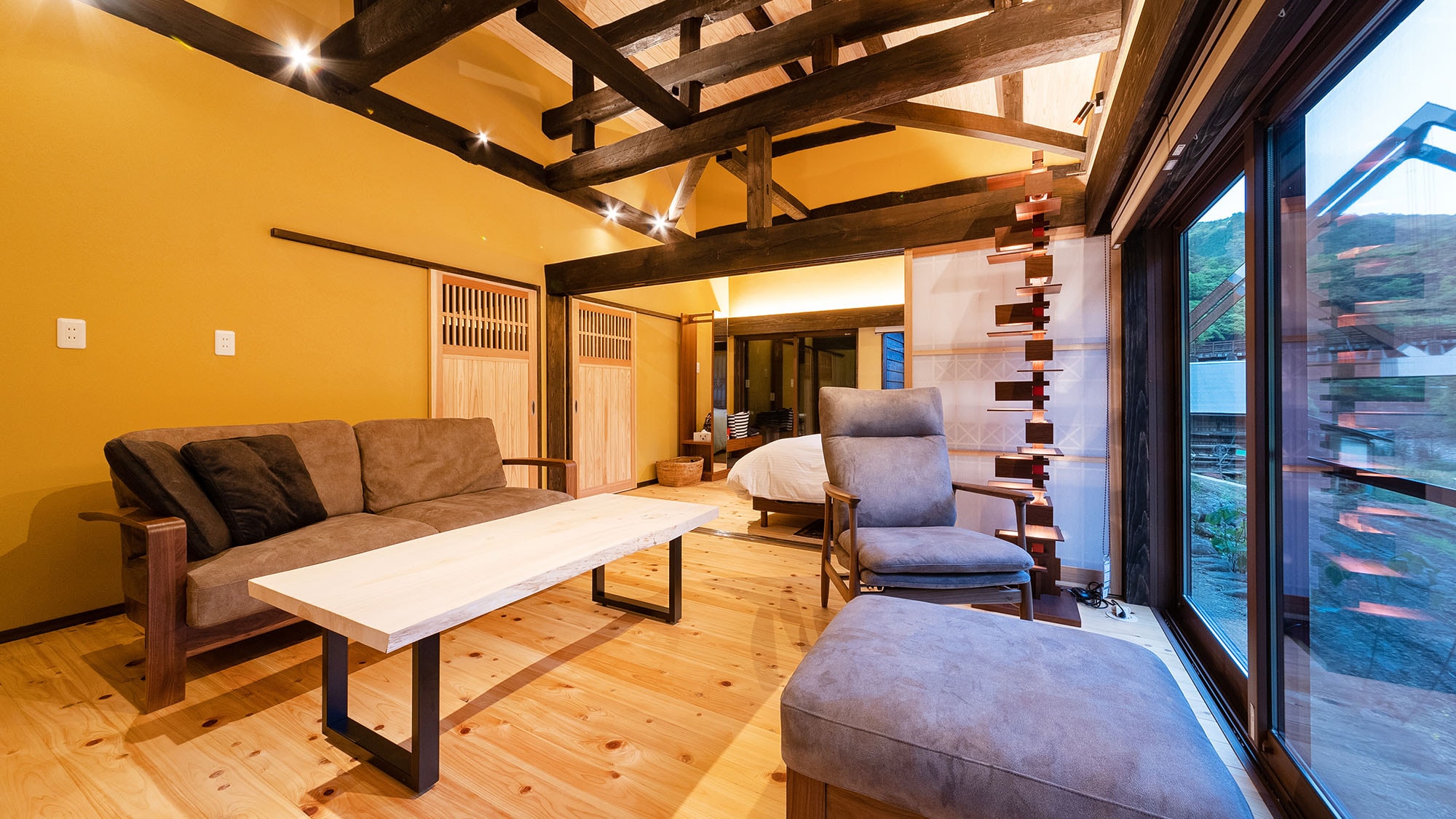 ・[Living room] A spacious space where you can relax on the sofa. Enjoy spending time with your family and friends.
