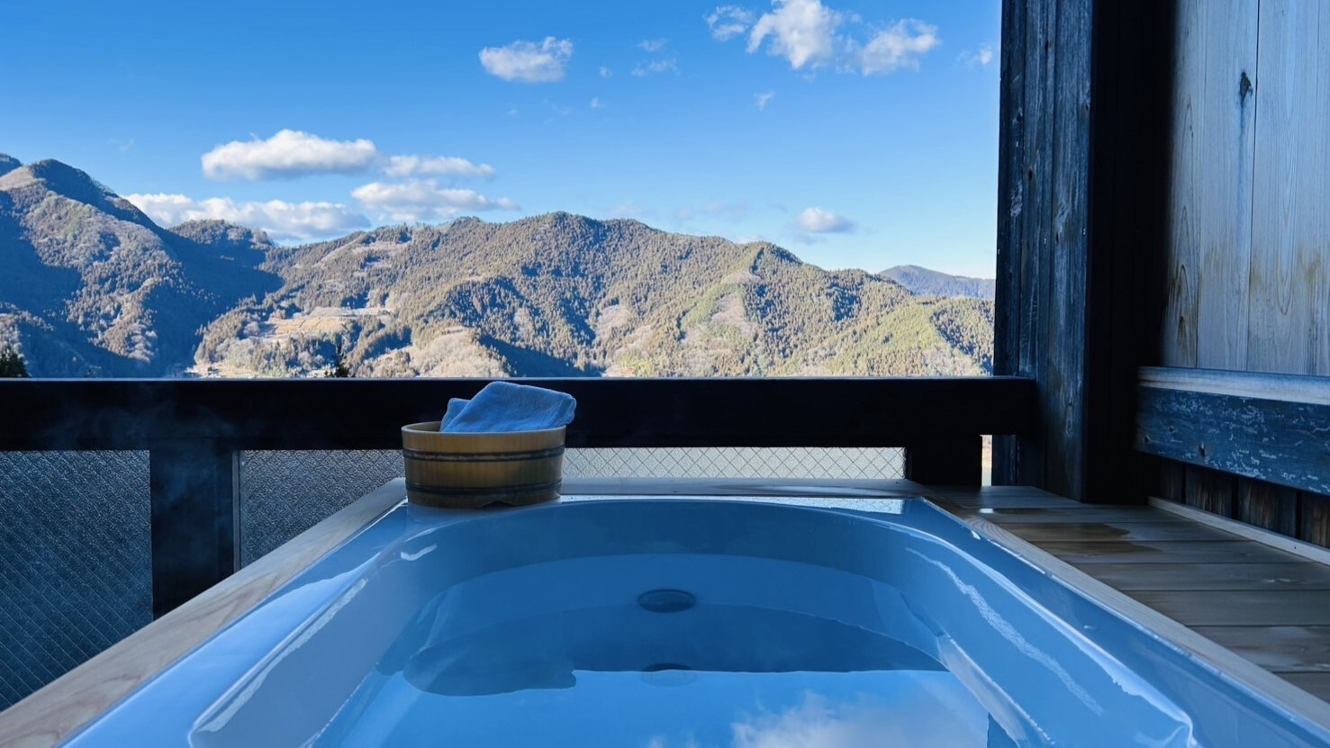 Guest room with open-air bath (image)