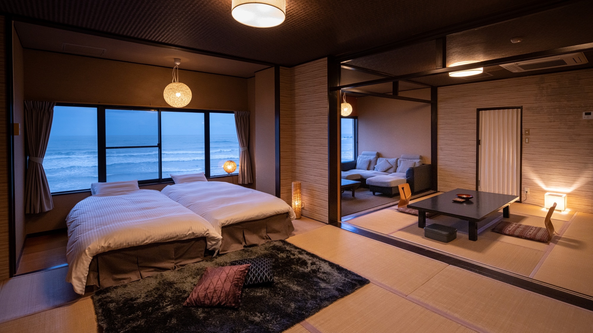Please relax while looking at the sea in a spacious room ♪