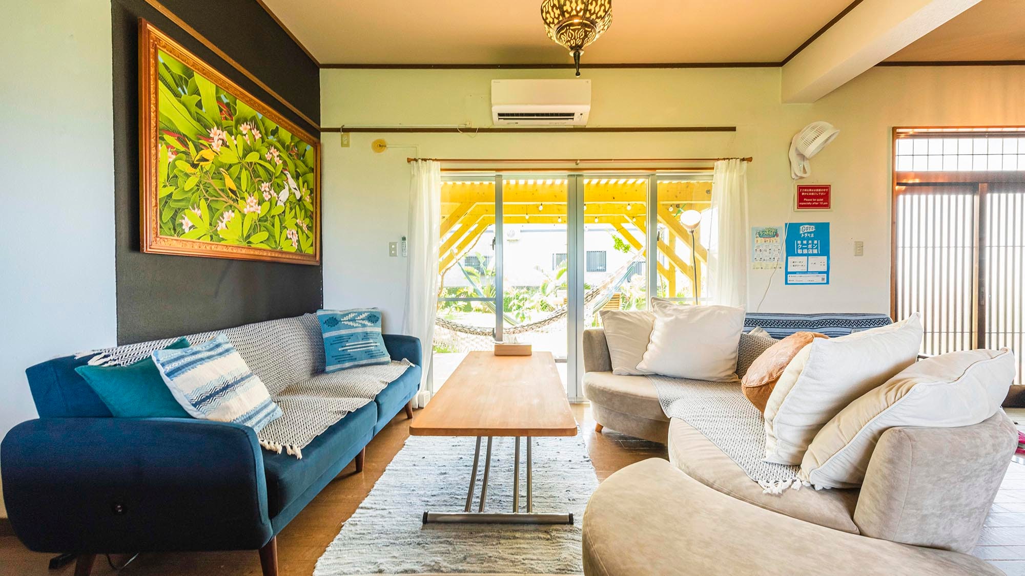・[Living room] A room equipped with all the necessary facilities, allowing you to stay as if you were living there.