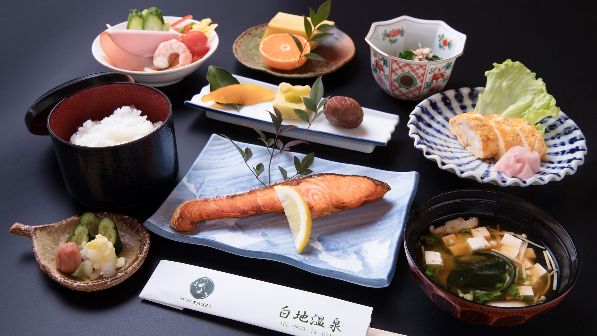 *[食物] 这是早餐的示例。醒来后享用一顿清爽的日式早餐。请在旅馆内享用餐食。