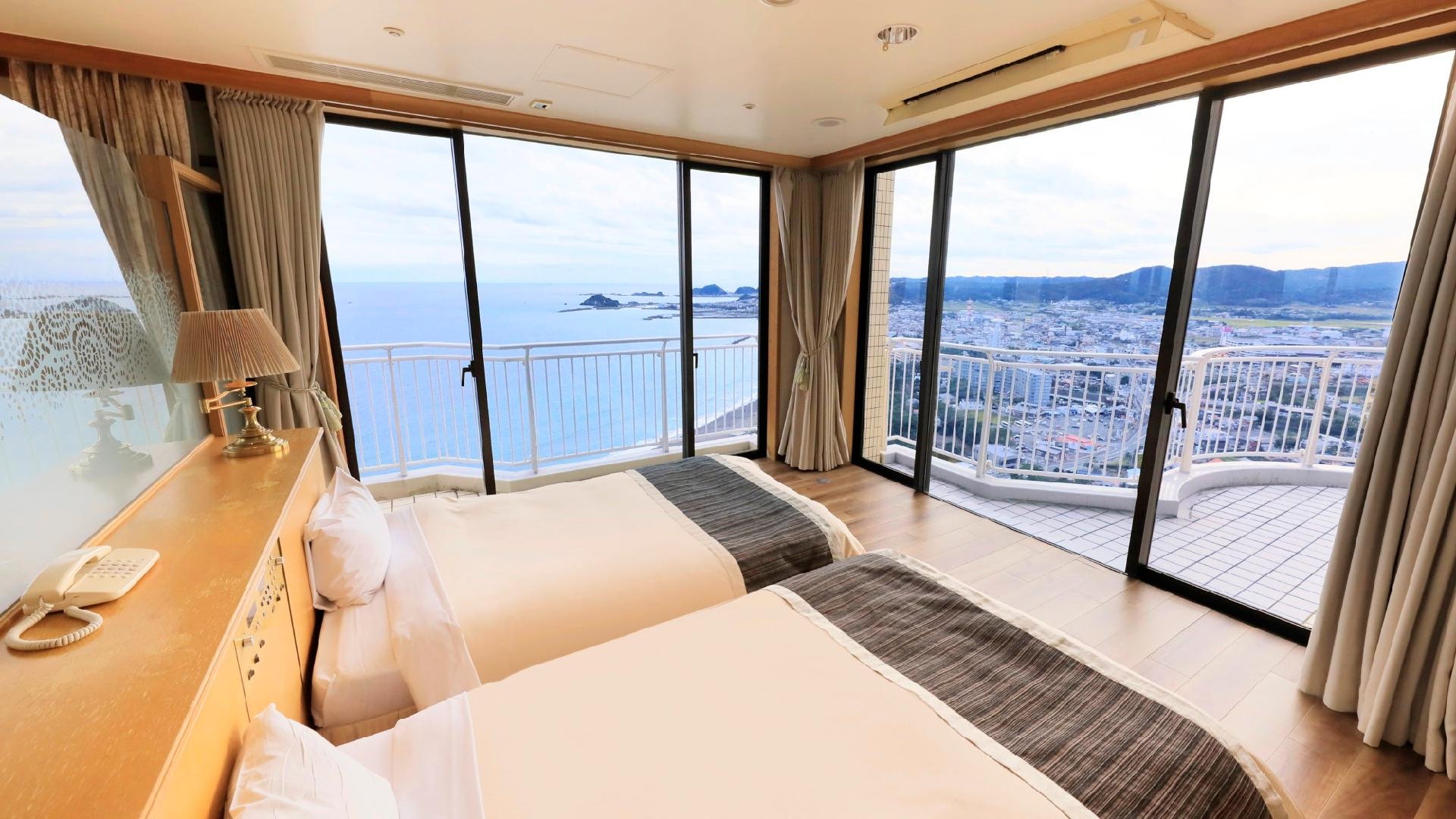 From the Royal Suite on the 32nd floor [White Breeze]