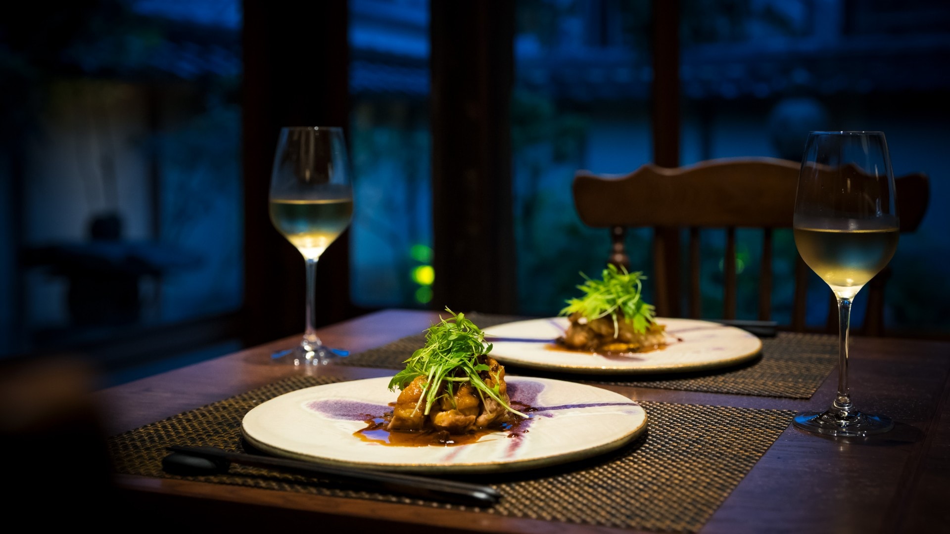 [Meals] Enjoy the beautiful local taste to your heart's content in a calm space.