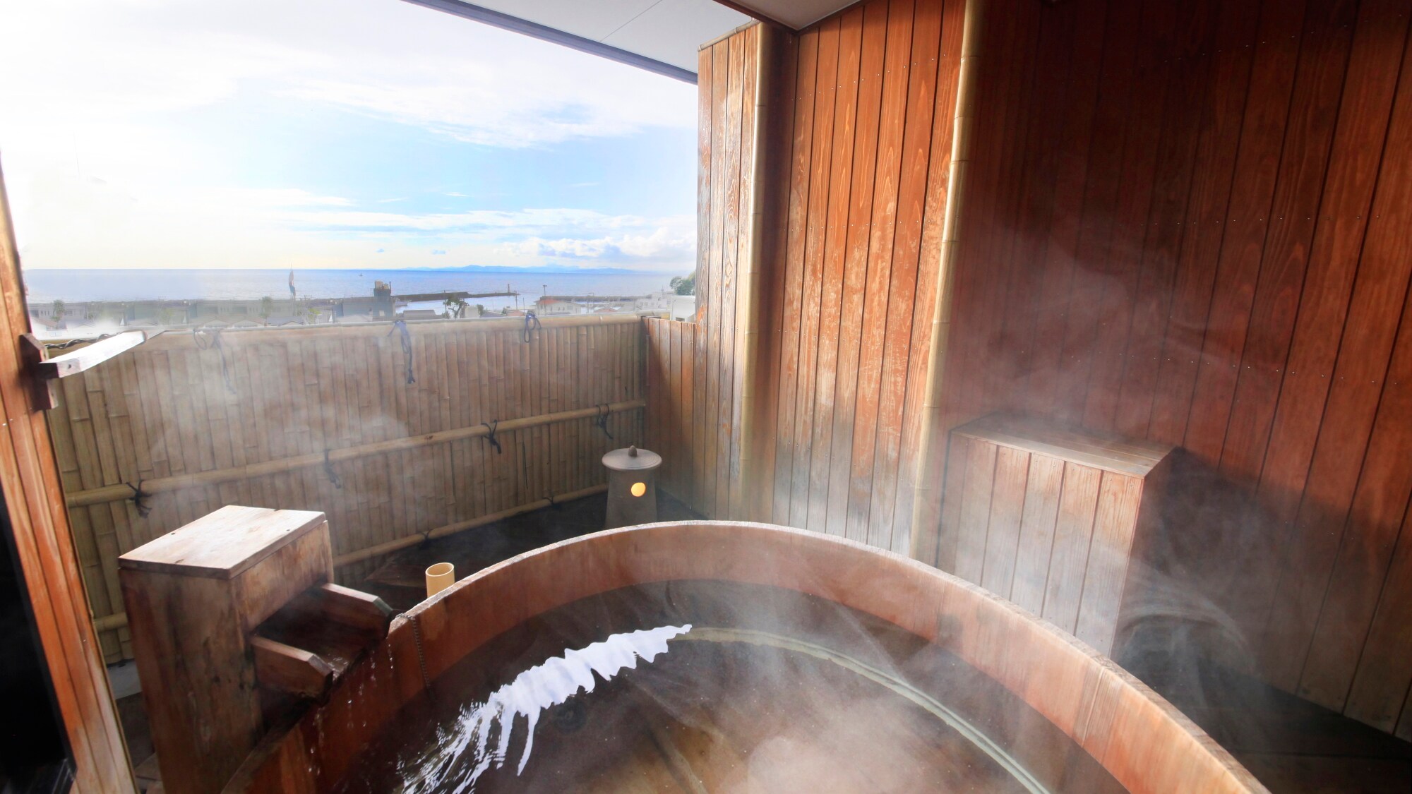 Japanese-style king room with open-air hot spring bath / Top floor guest room overlooking Suruga Bay