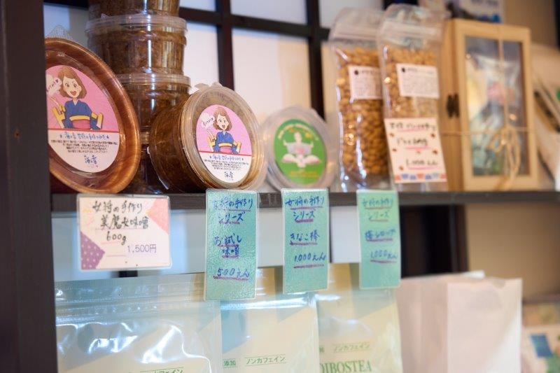 Pojok suvenir. Produk asli Umi no Oto juga tersedia♪