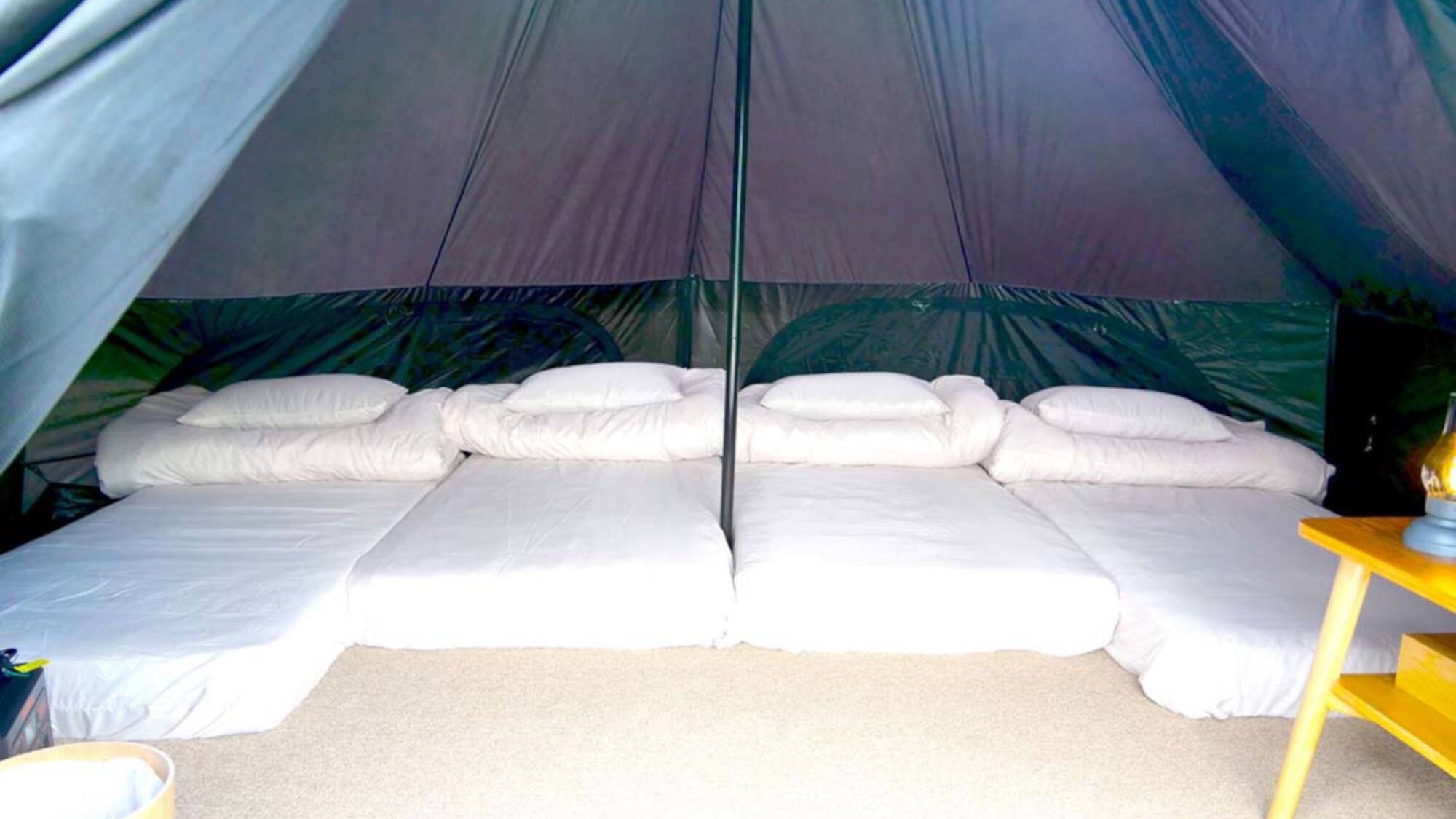 ・[LIN Camp Relaxation] Enjoy a little glamping experience in a large tent with four beds.