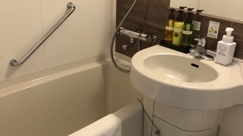 Semi-double bathroom