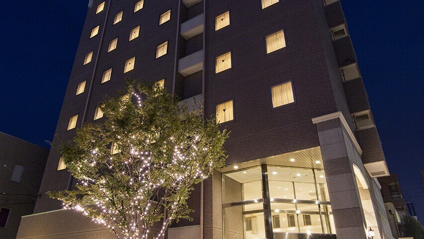 「新翼」外觀（夜景）