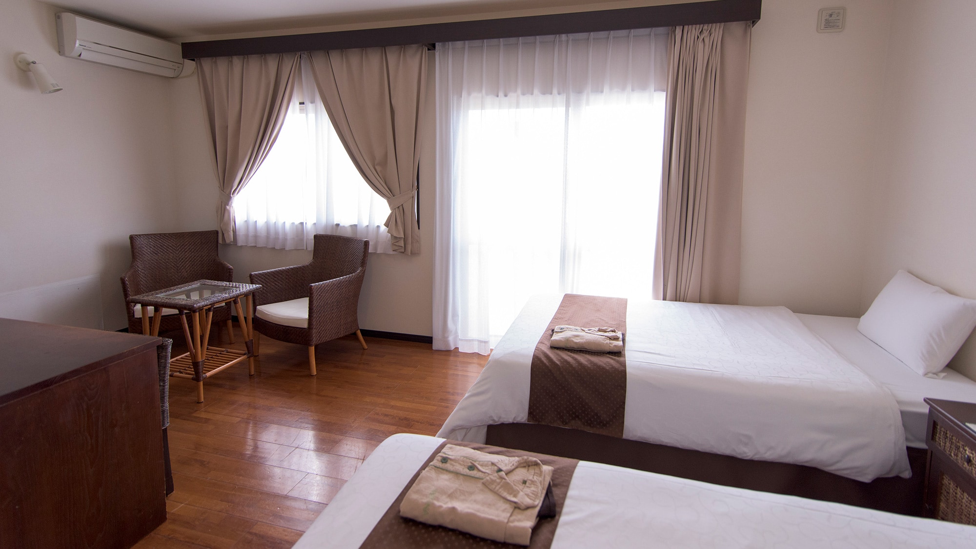 Large twin room