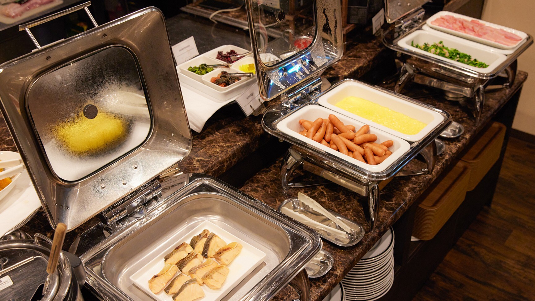 [Sarapan prasmanan] Nikmati sedikit dari segalanya.