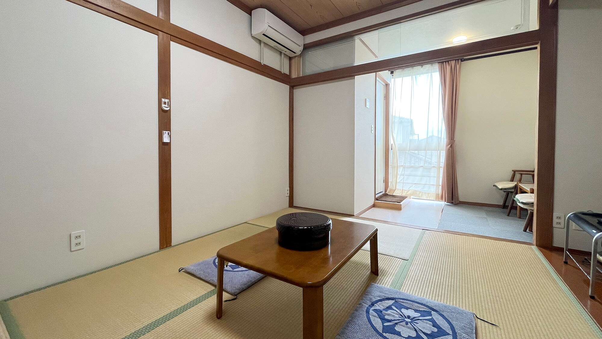 #Japanese-style room (with bathroom) A traditional Japanese-style room with a charming atmosphere