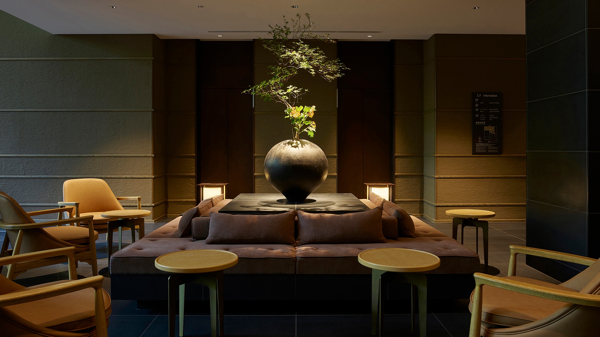 [Lobby] Welcoming guests with floral art