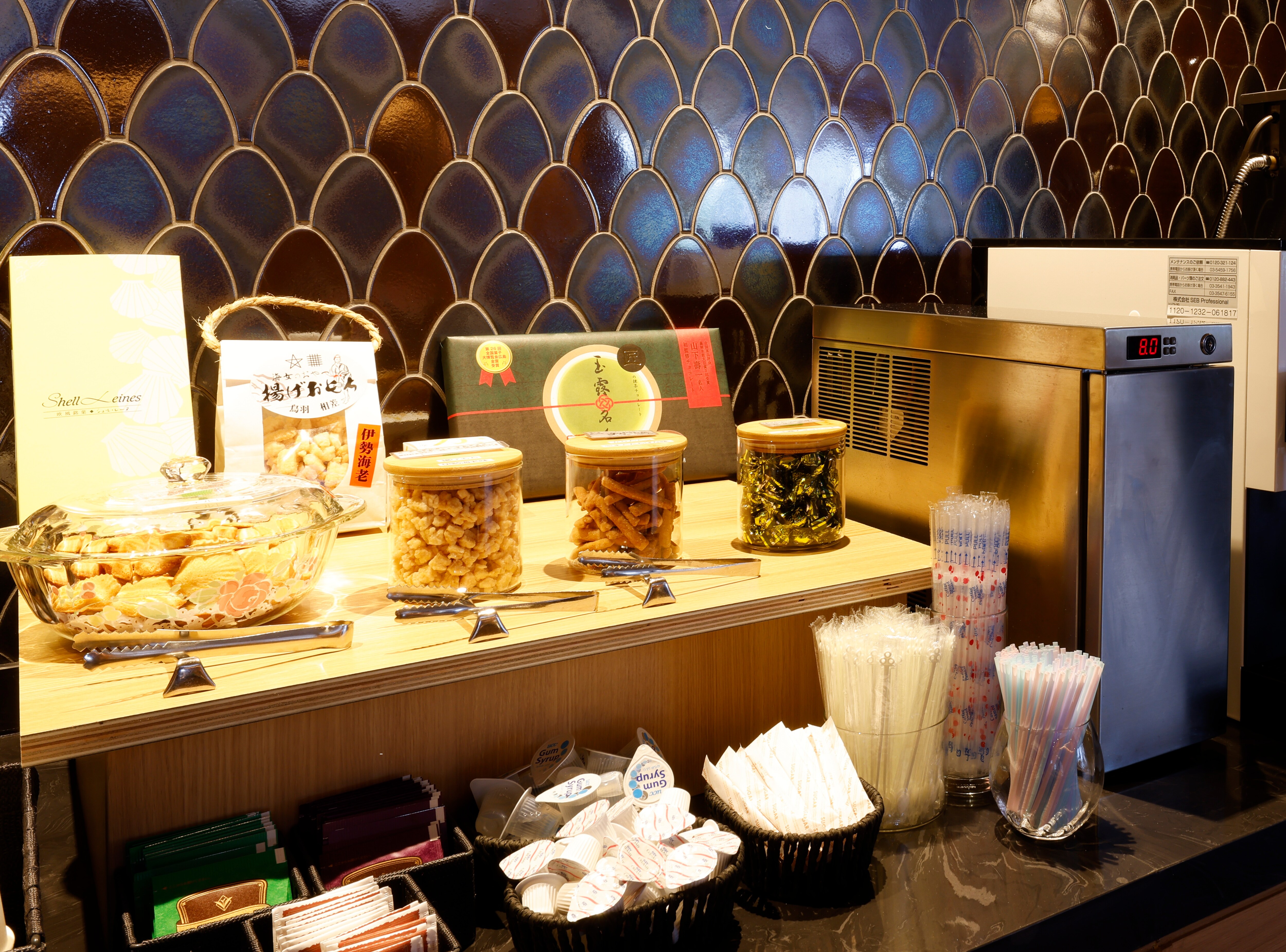 New souvenir shop Free drinks