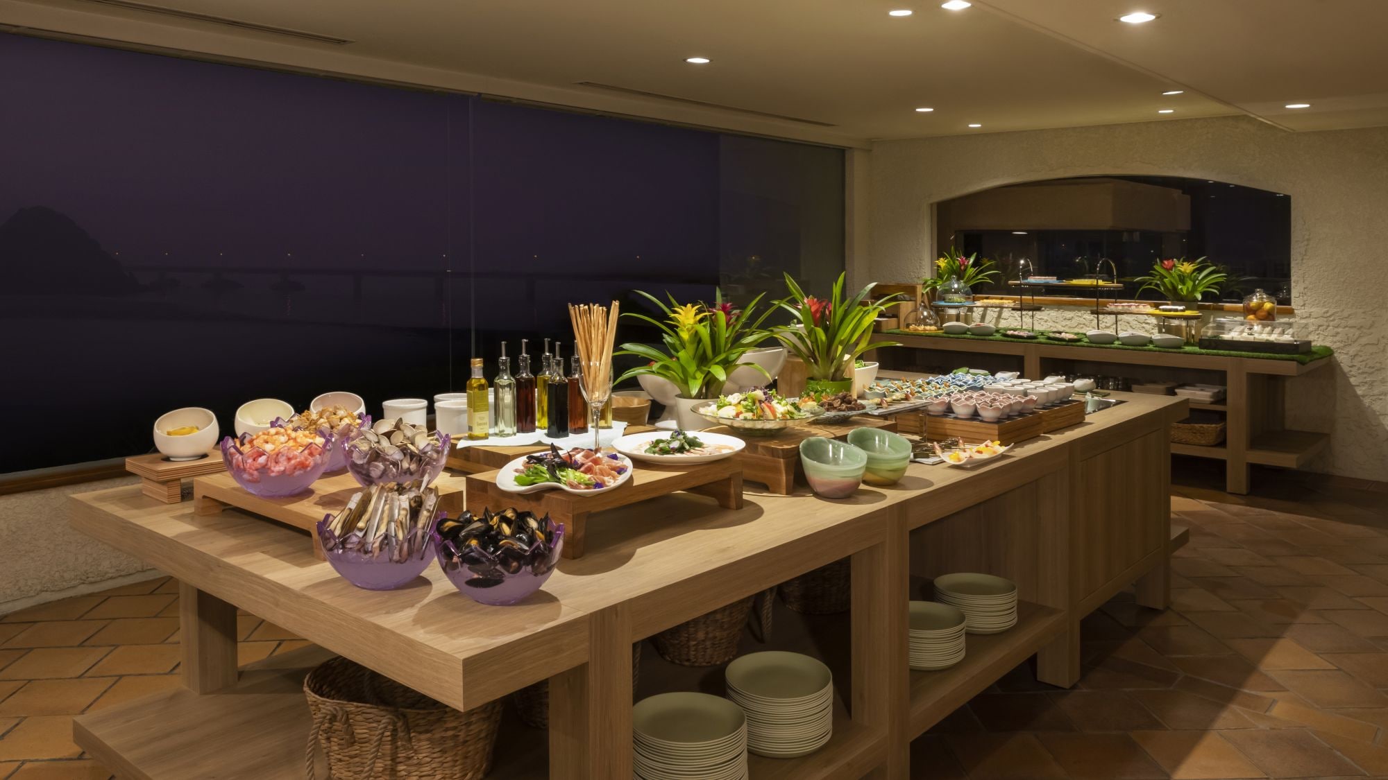 [Dinner Buffet] Approximately 70 kinds of dishes that incorporate fresh ingredients from the sea and mountains of Yamaguchi Prefecture are lined up.