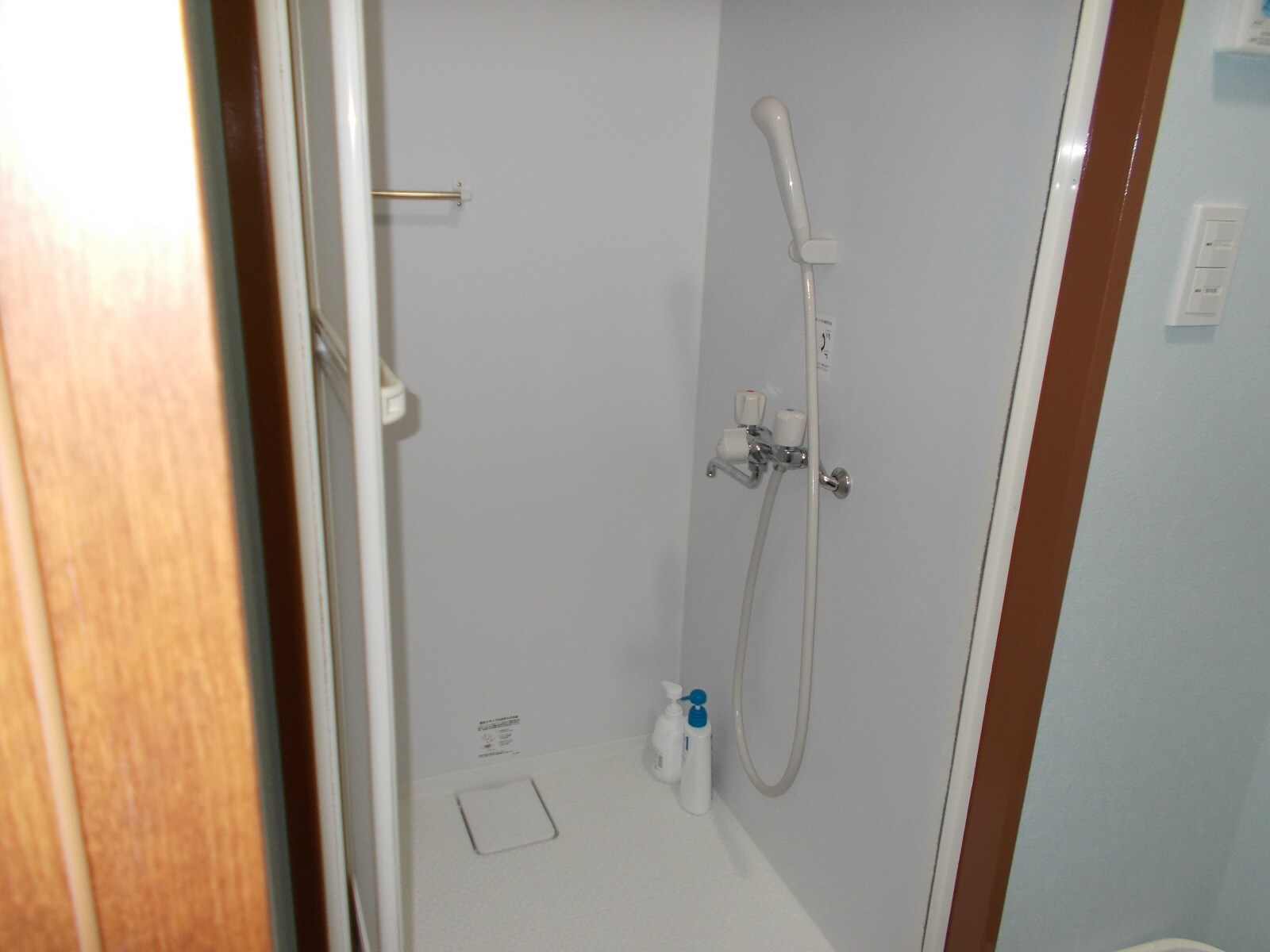 Super hybrid capsule (shower)