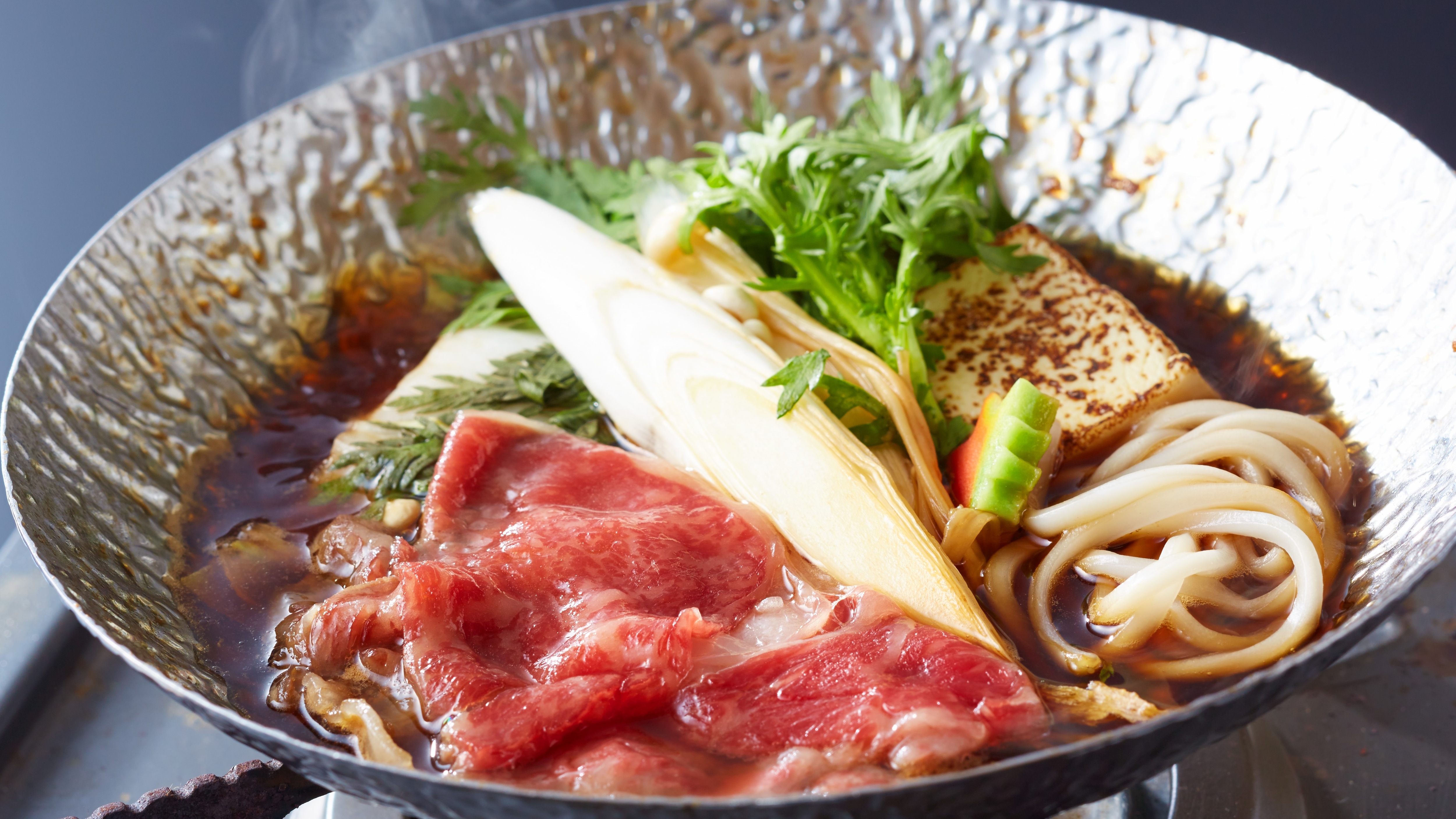 [Menu musim gugur] Hotpot sukiyaki daging sapi dengan rasa daging sapi pekat. Kami bangga dengan warishita yang dipilih dengan cermat oleh koki.