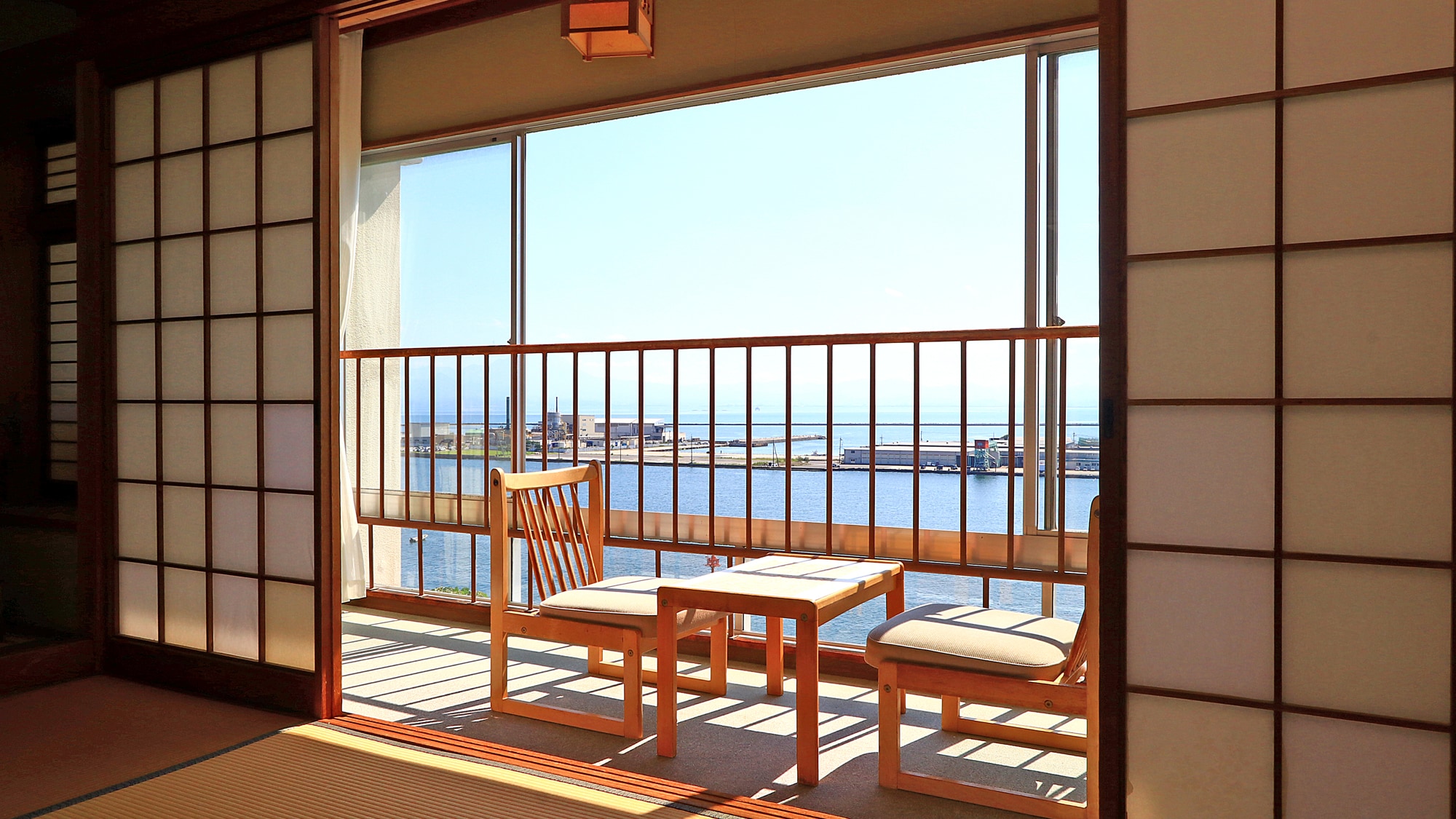 [10 tatami Japanese-style room] You can see Mt. Daisen in the distance