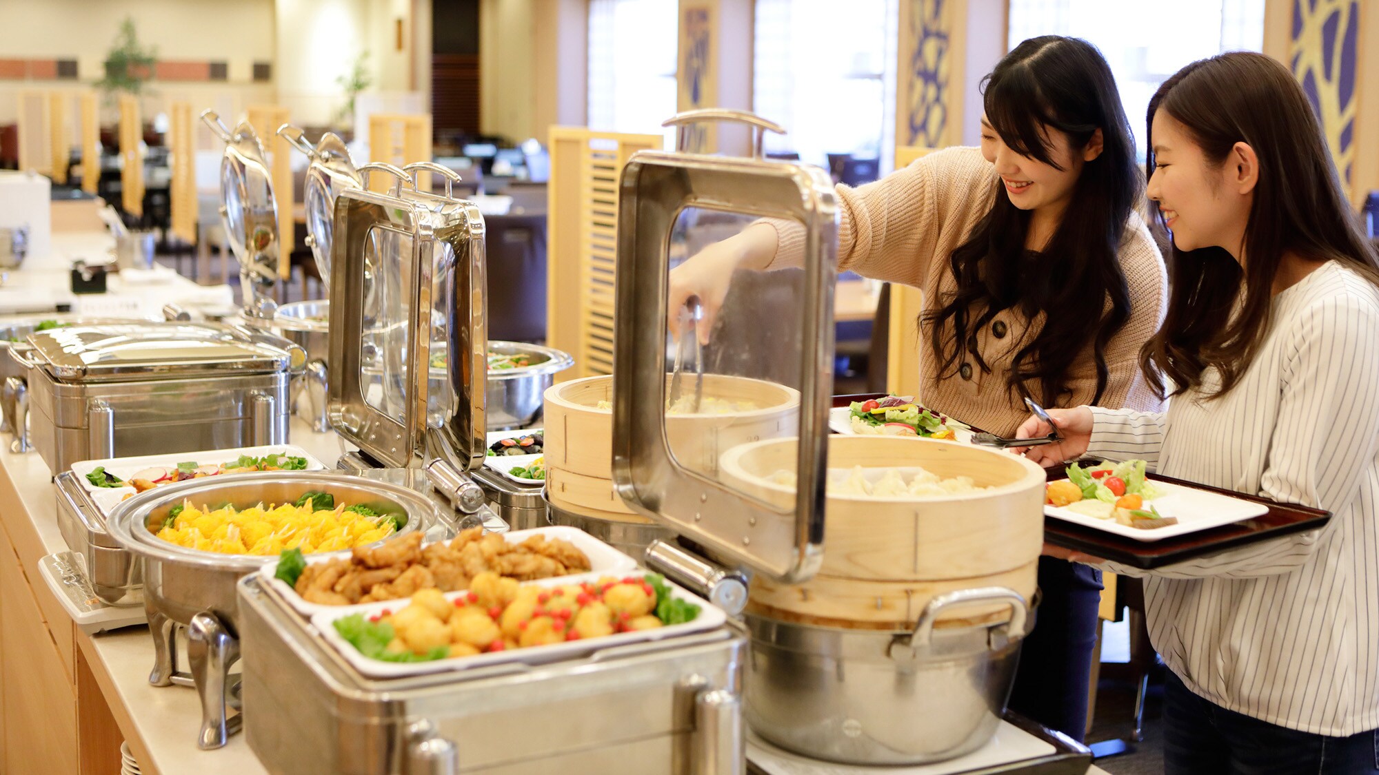 ◆A wide variety of steaks, grilled seafood, and other demonstration corners are also available.