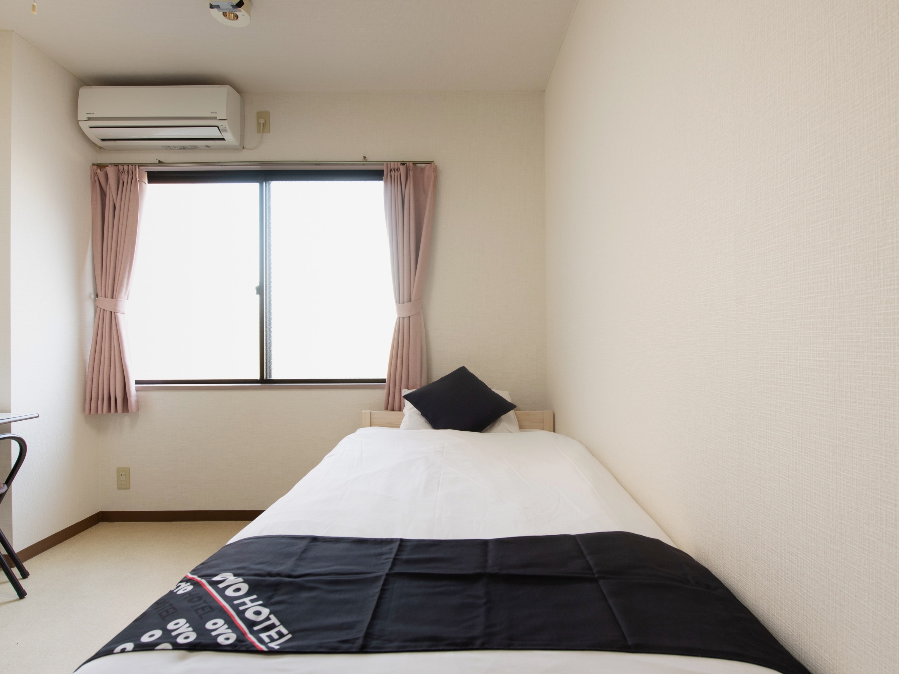 Single room (shared bathroom and toilet)