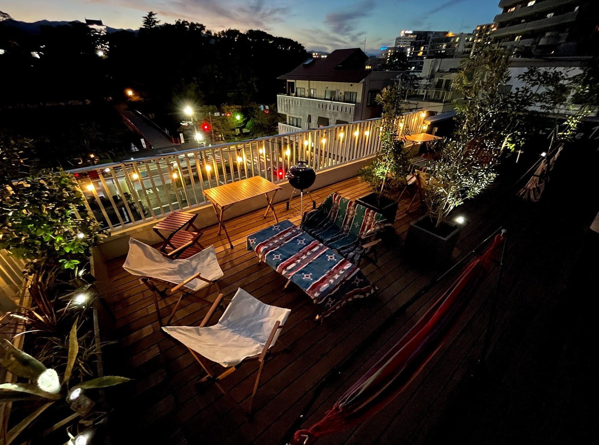 Balkon Malam