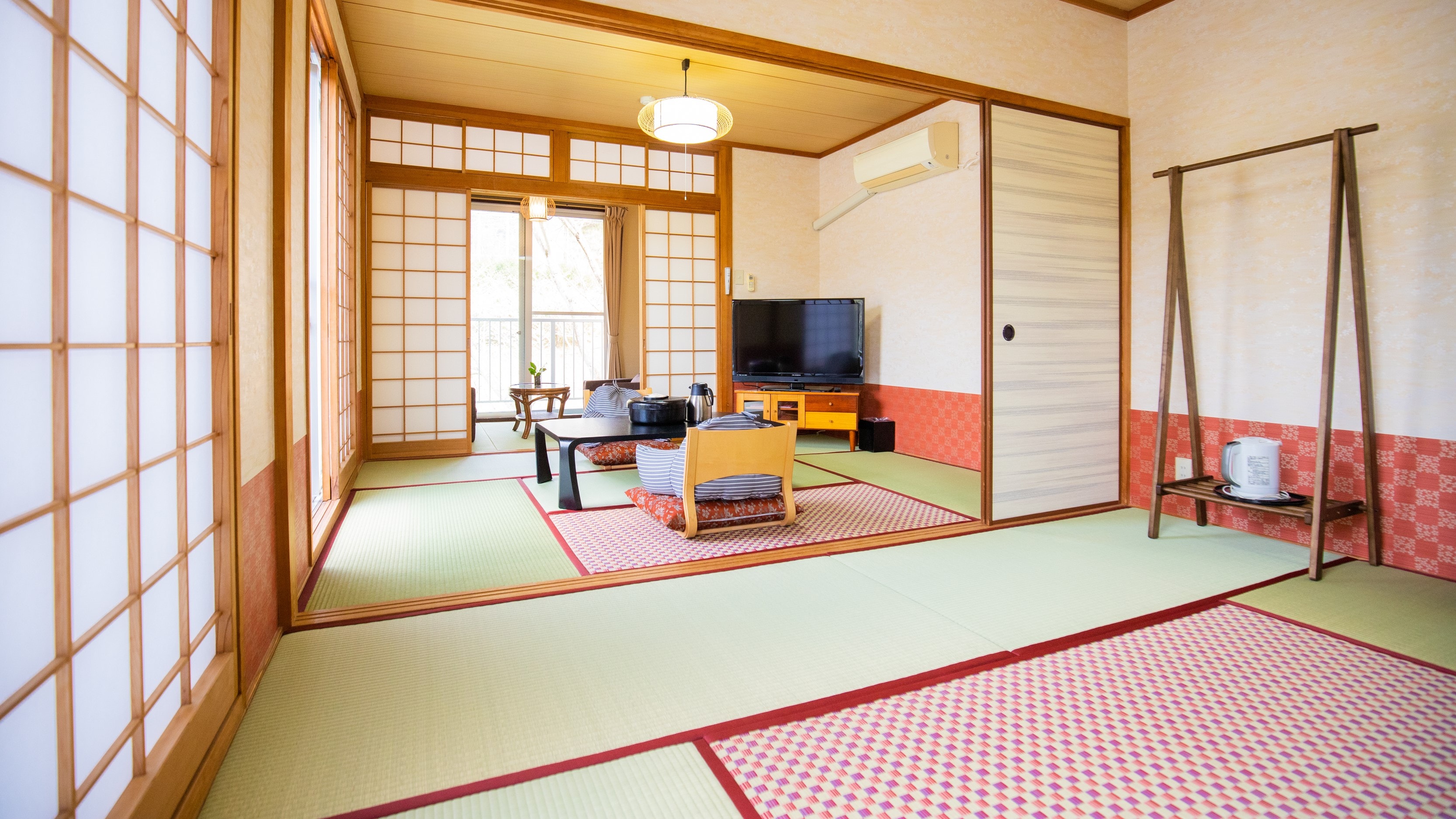 Two 6-tatami rooms: Image of a stay <Example>