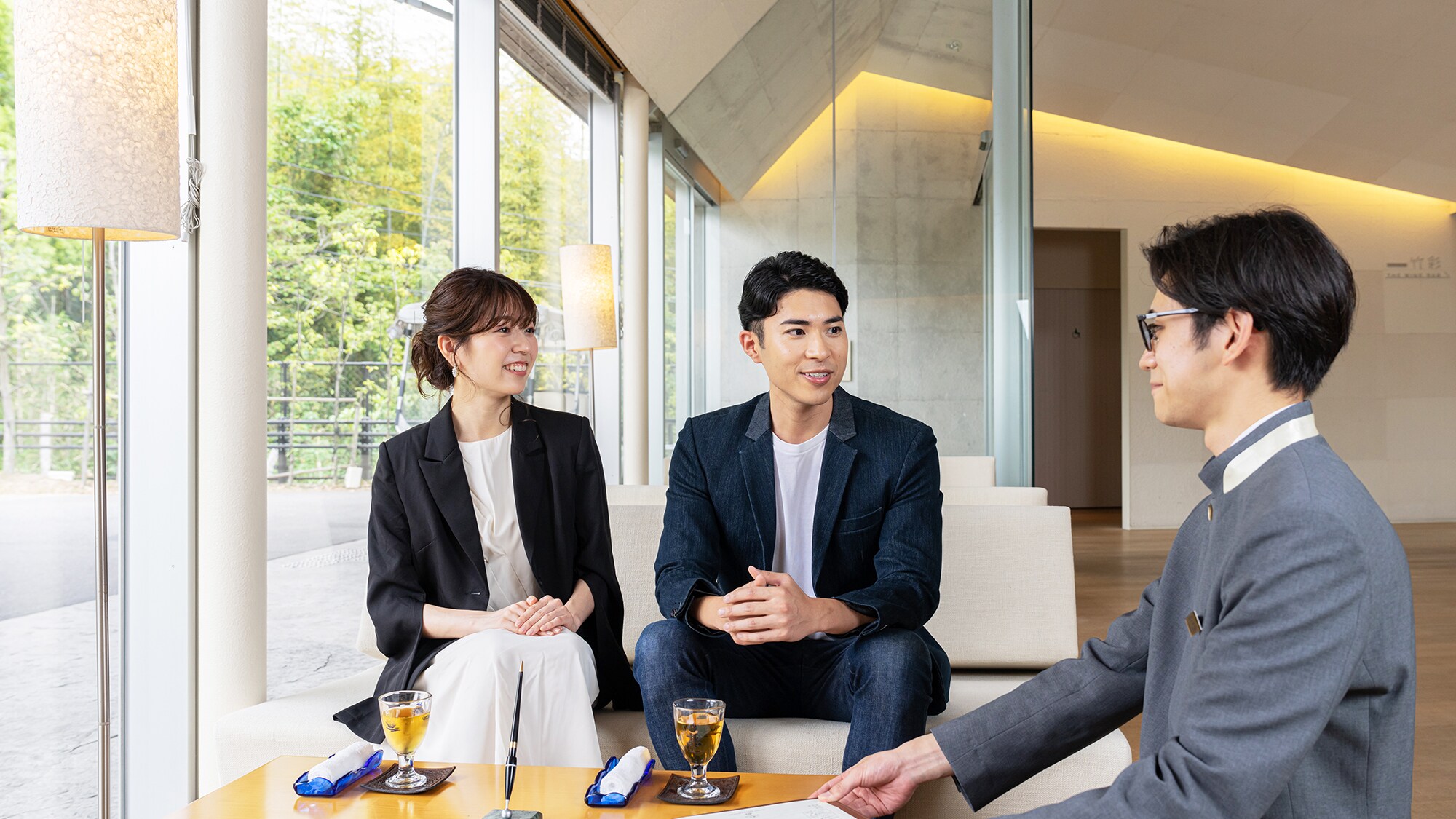 [Check-in] Sit back and relax with a welcome drink.