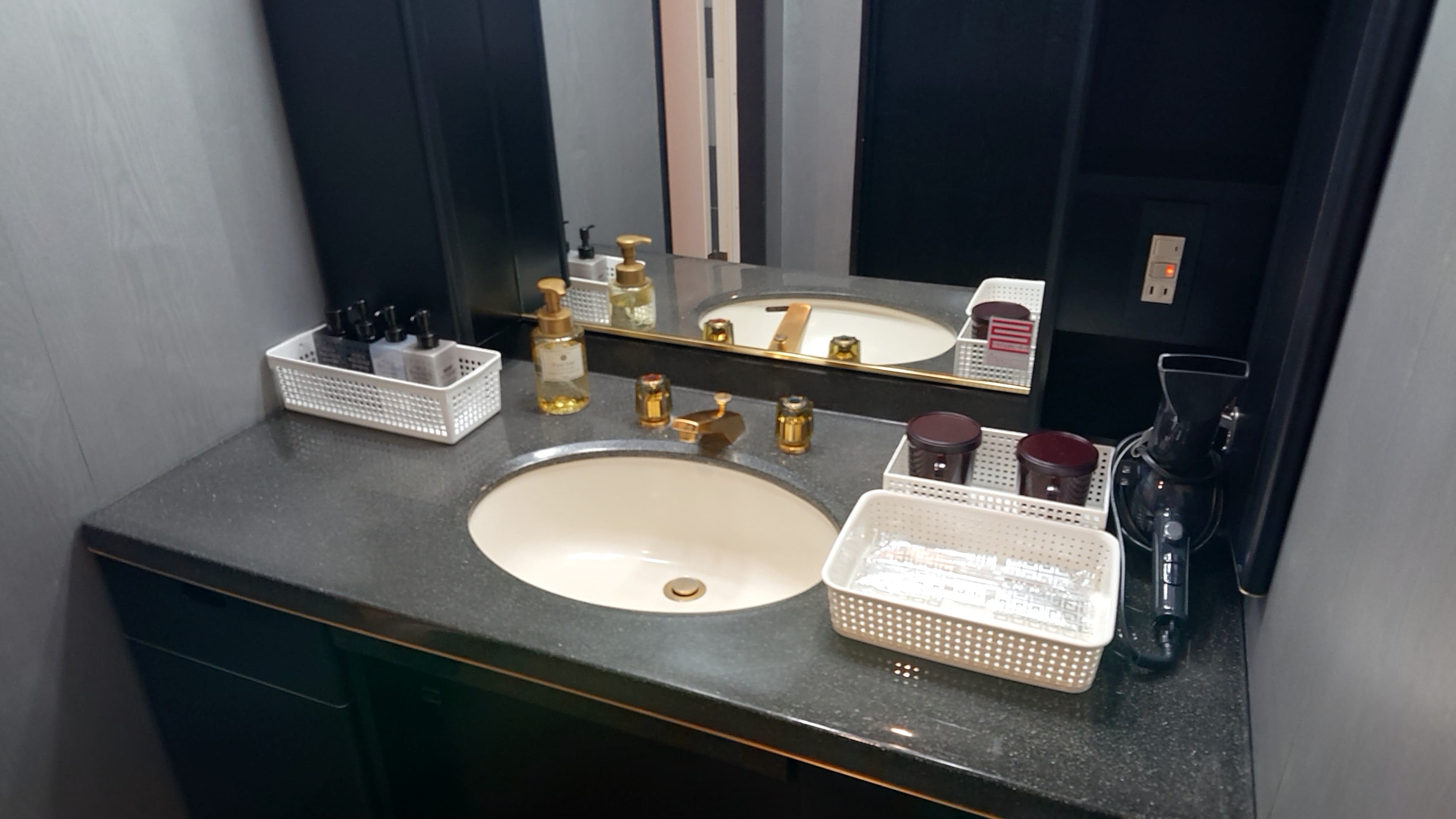 Suite Bathroom