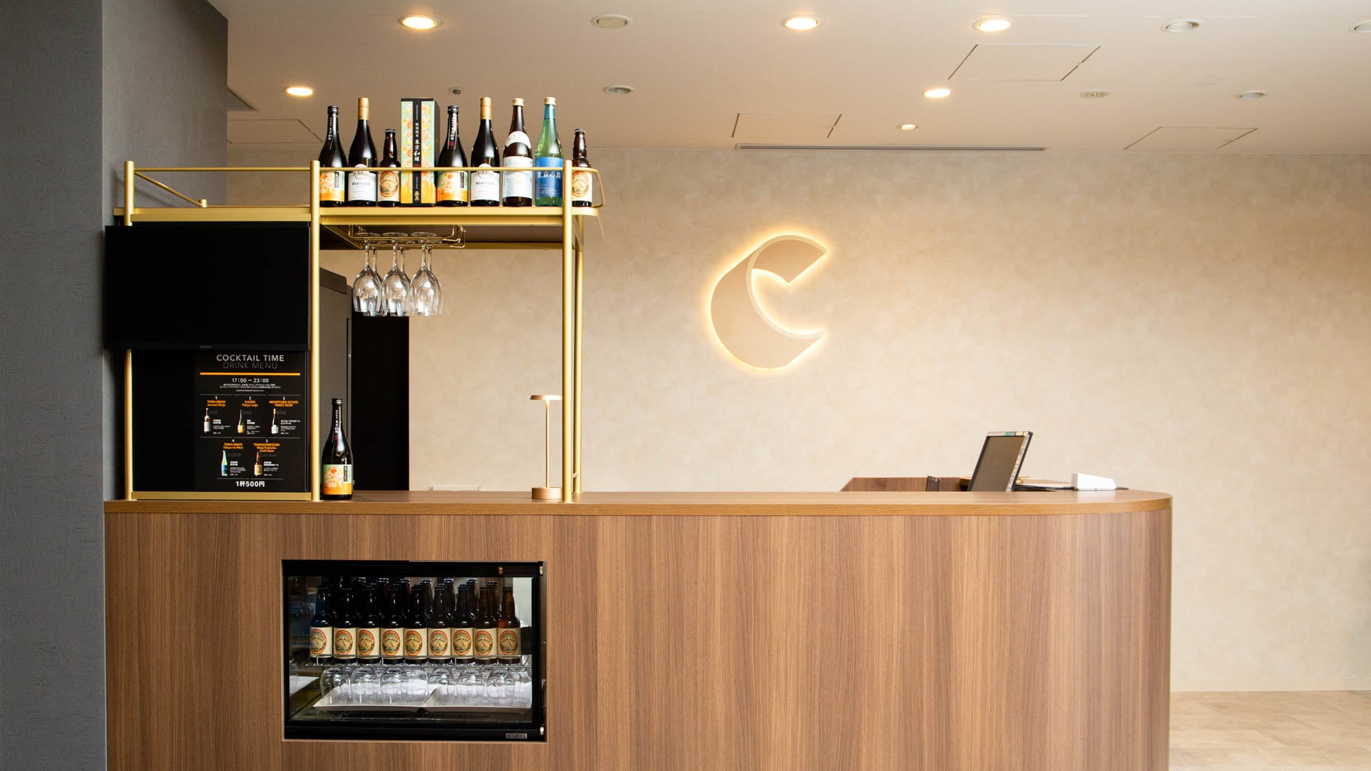 [Front Desk] Please feel free to ask us about information about the area around the hotel.
