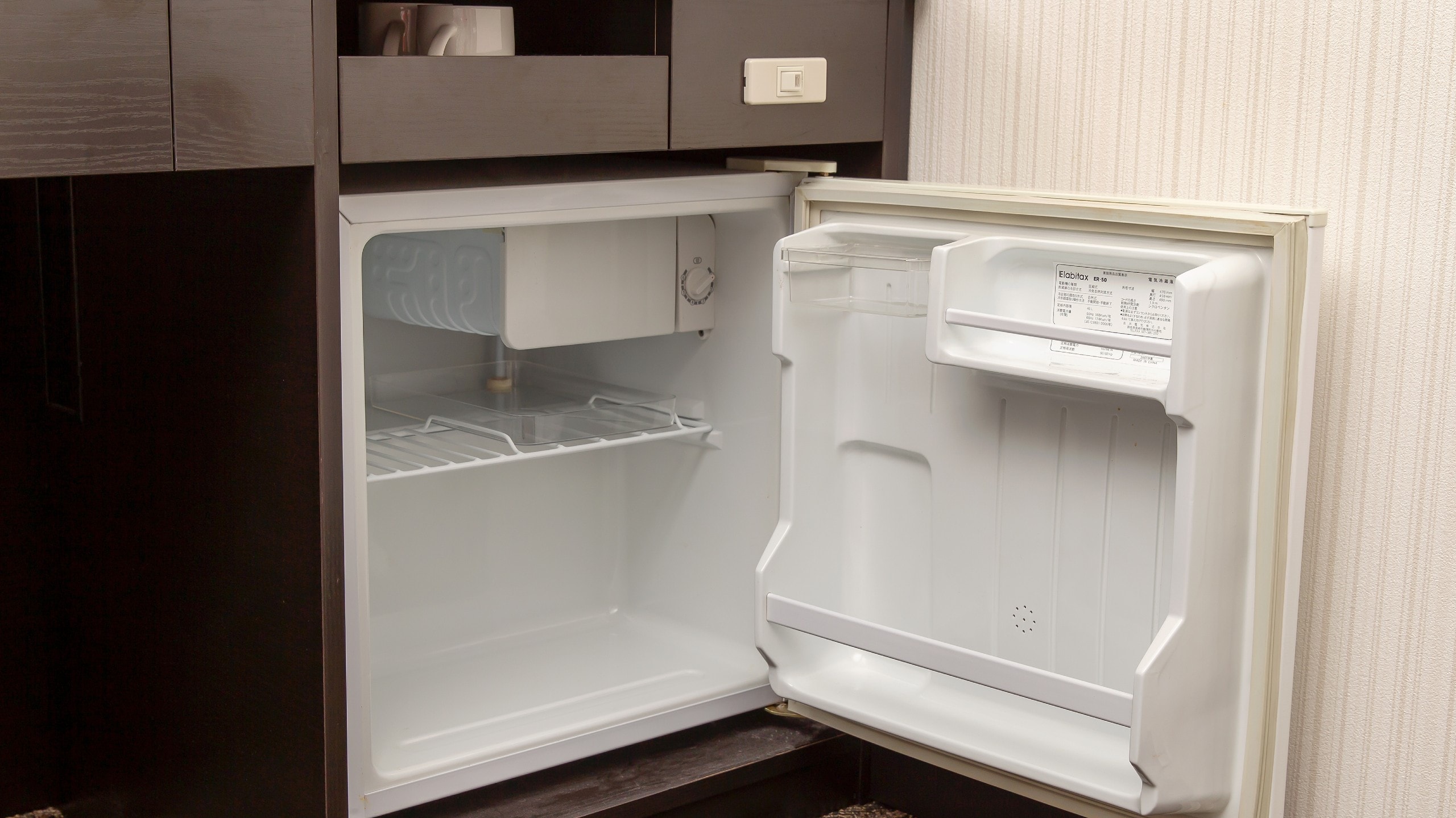 有節能開關的冰箱