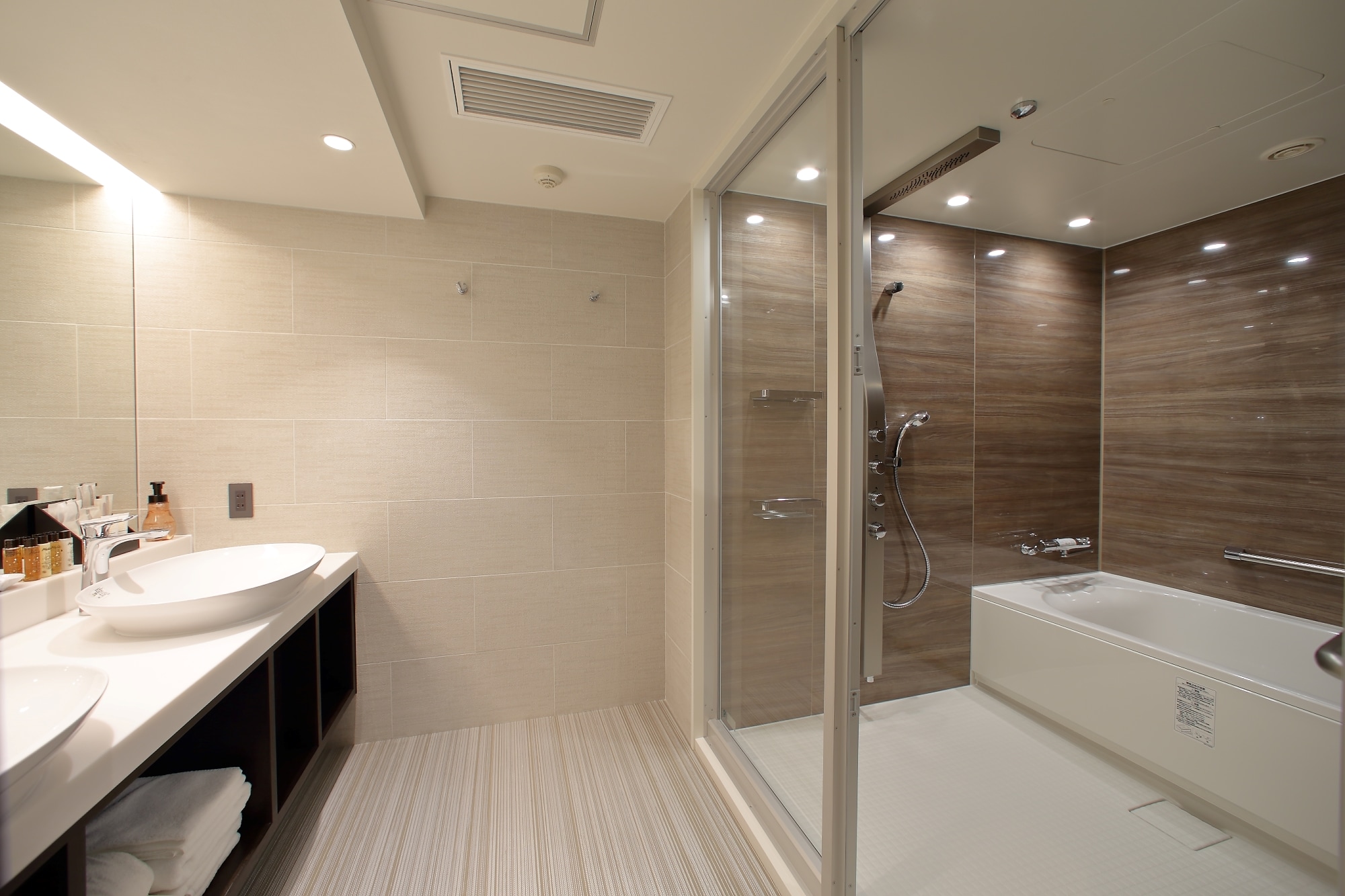 Skyview Suite Premium Bathroom