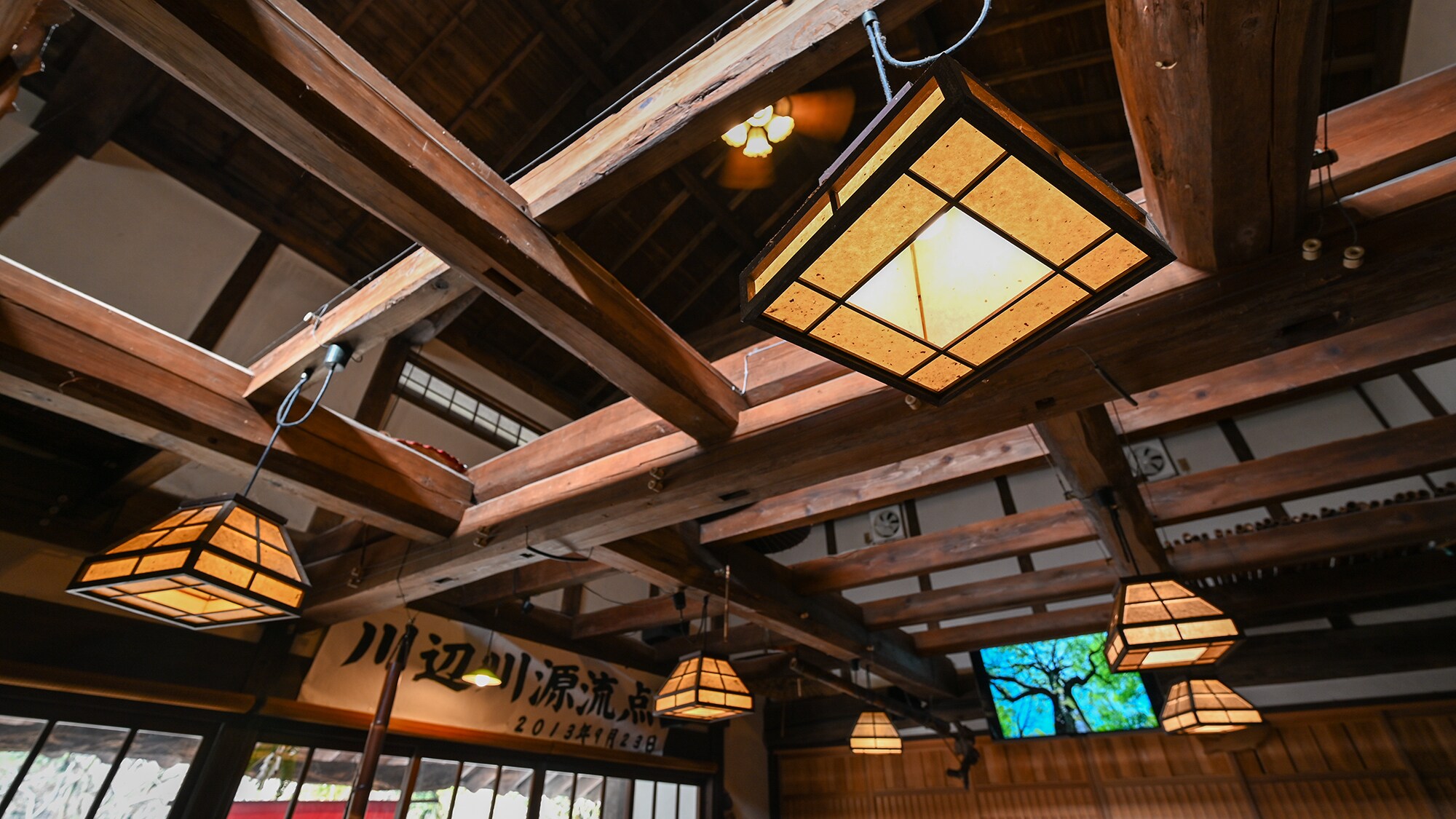 *[Restaurant] Enjoy the atmosphere and mountain village cuisine at this restaurant, which was relocated from an old house that is over 100 years old.